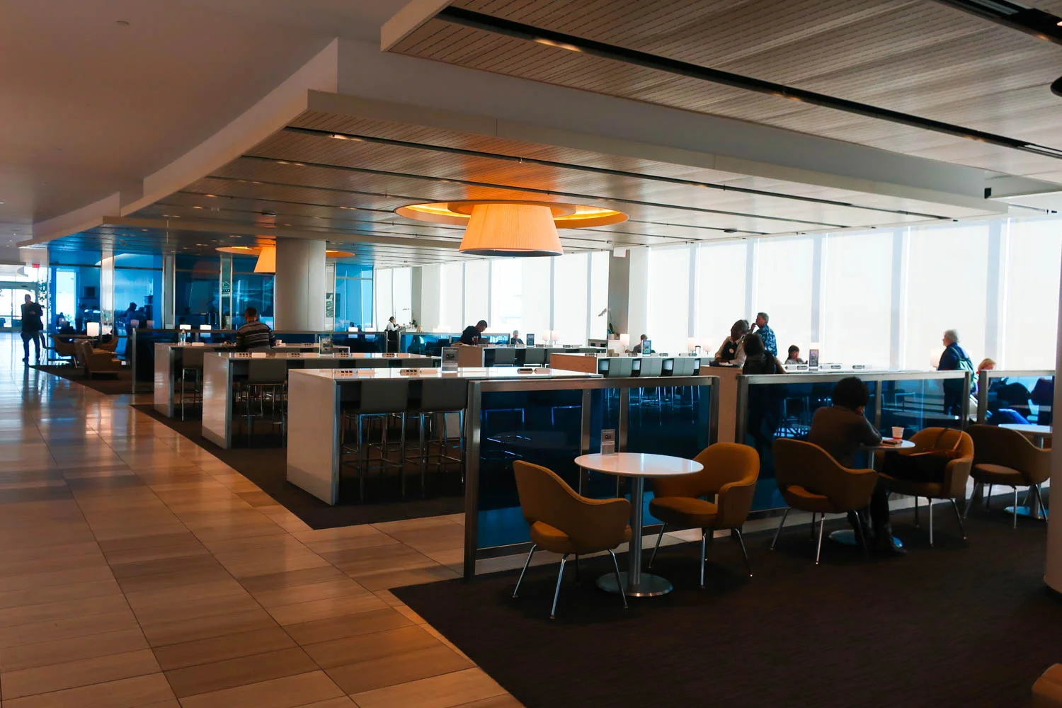 Seating - United Club Lounge - LAX Photo: Calvin Wood