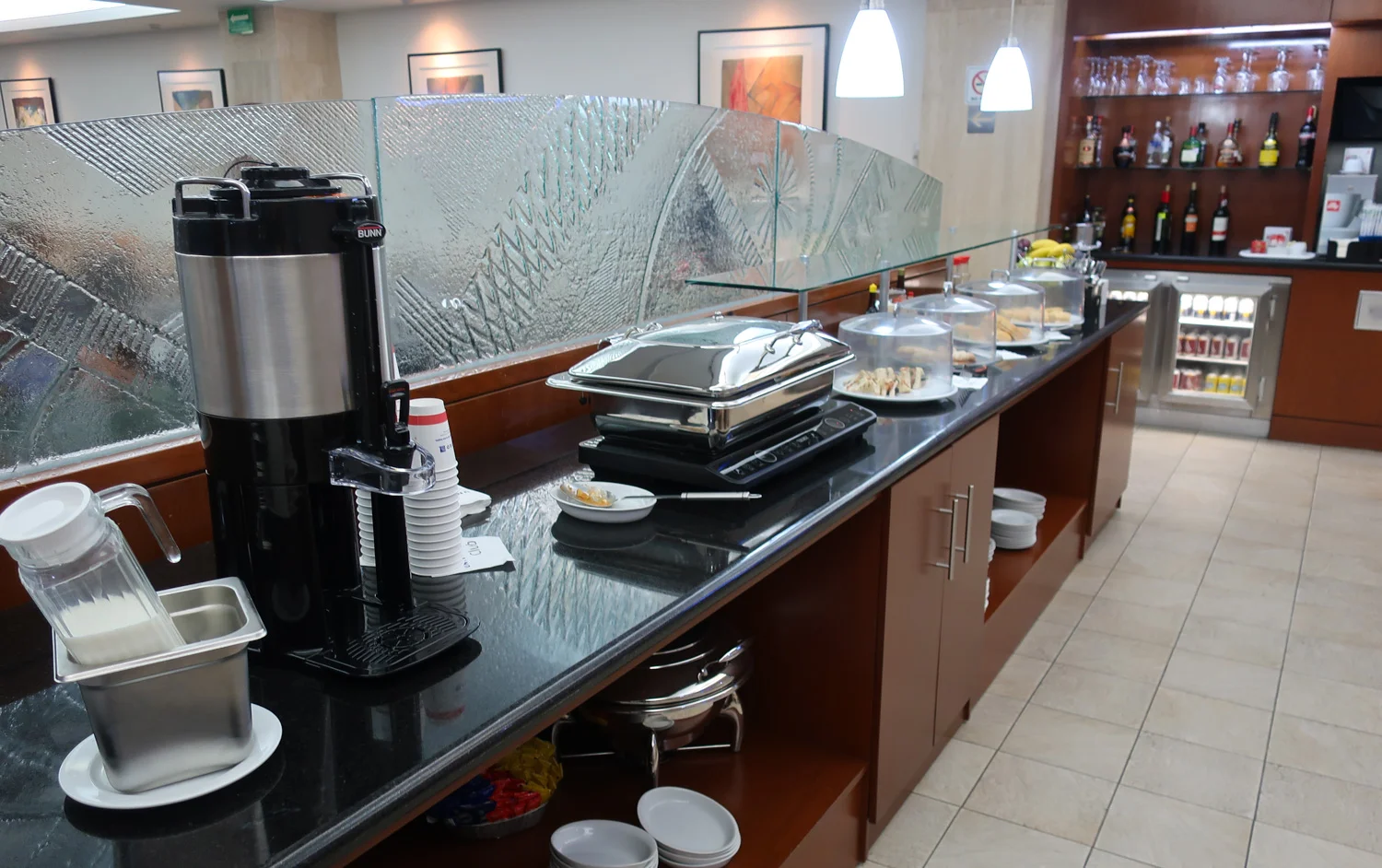 Breakfast Buffet - United Airlines Club Mexico City Photo: Calvin Wood