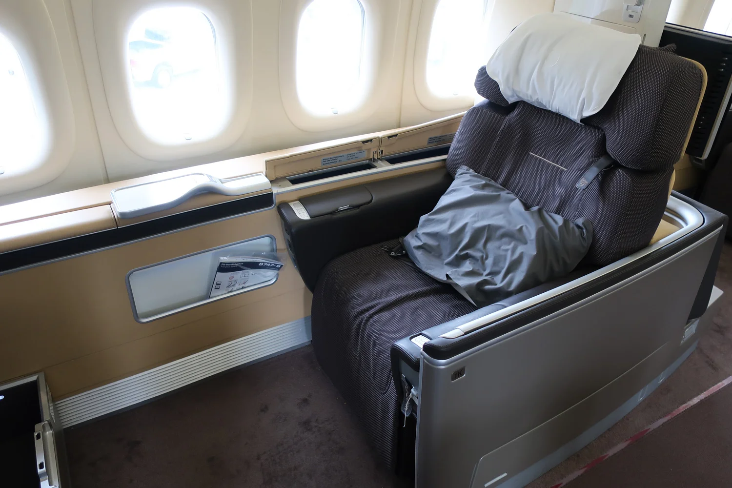 First Class Seat - Lufthansa Boeing 747 Photo: Calvin Wood