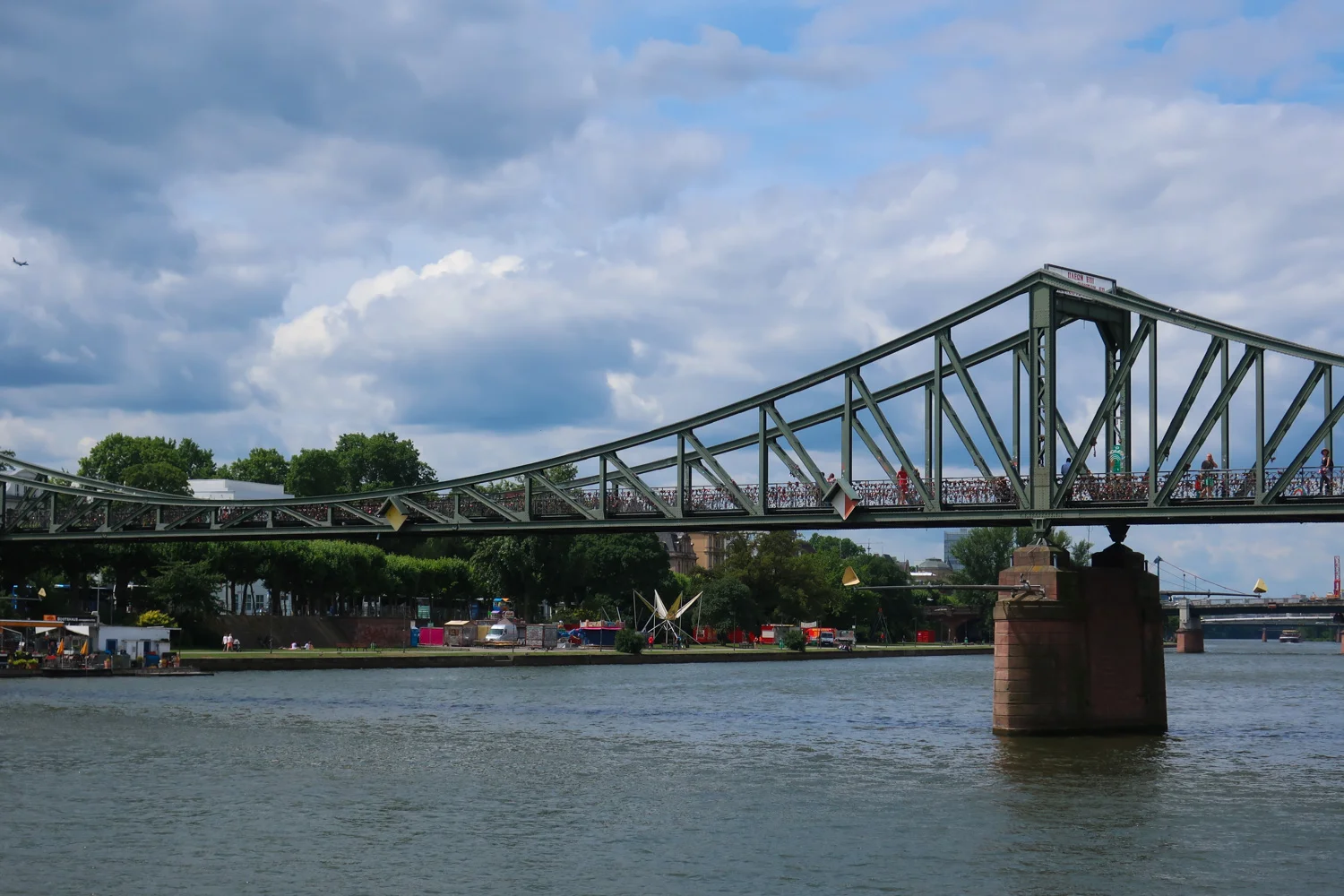 Eiserner Steg - Frankfurt Photo: Calvin Wood