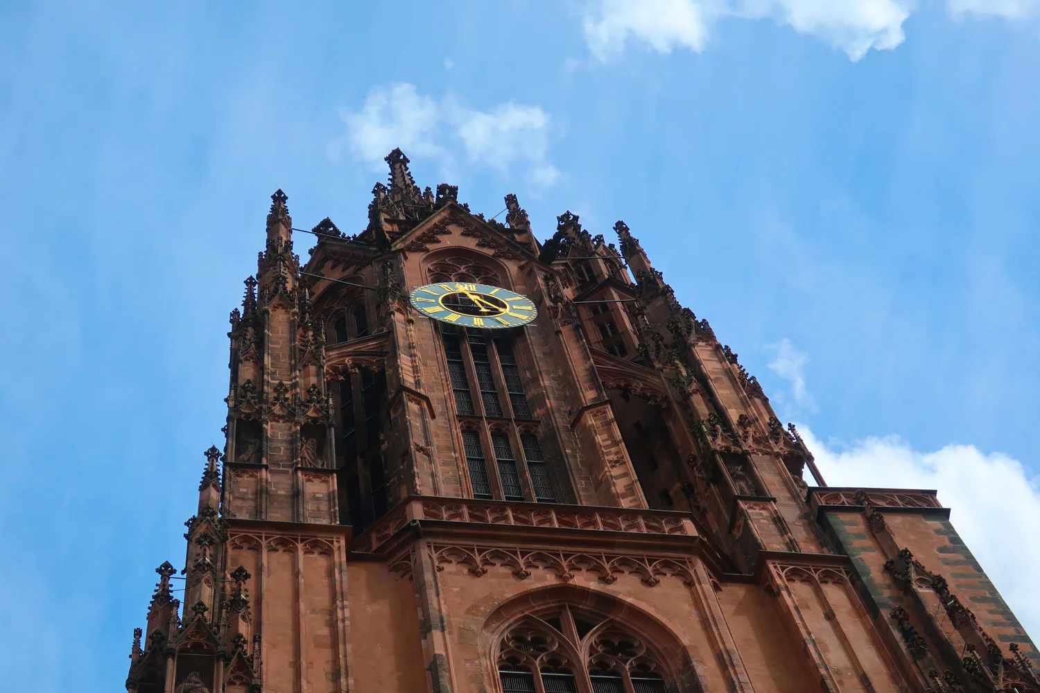 Bell Tower - Dom St. Barthalomaus - Frankfurt Photo: Calvin Wood