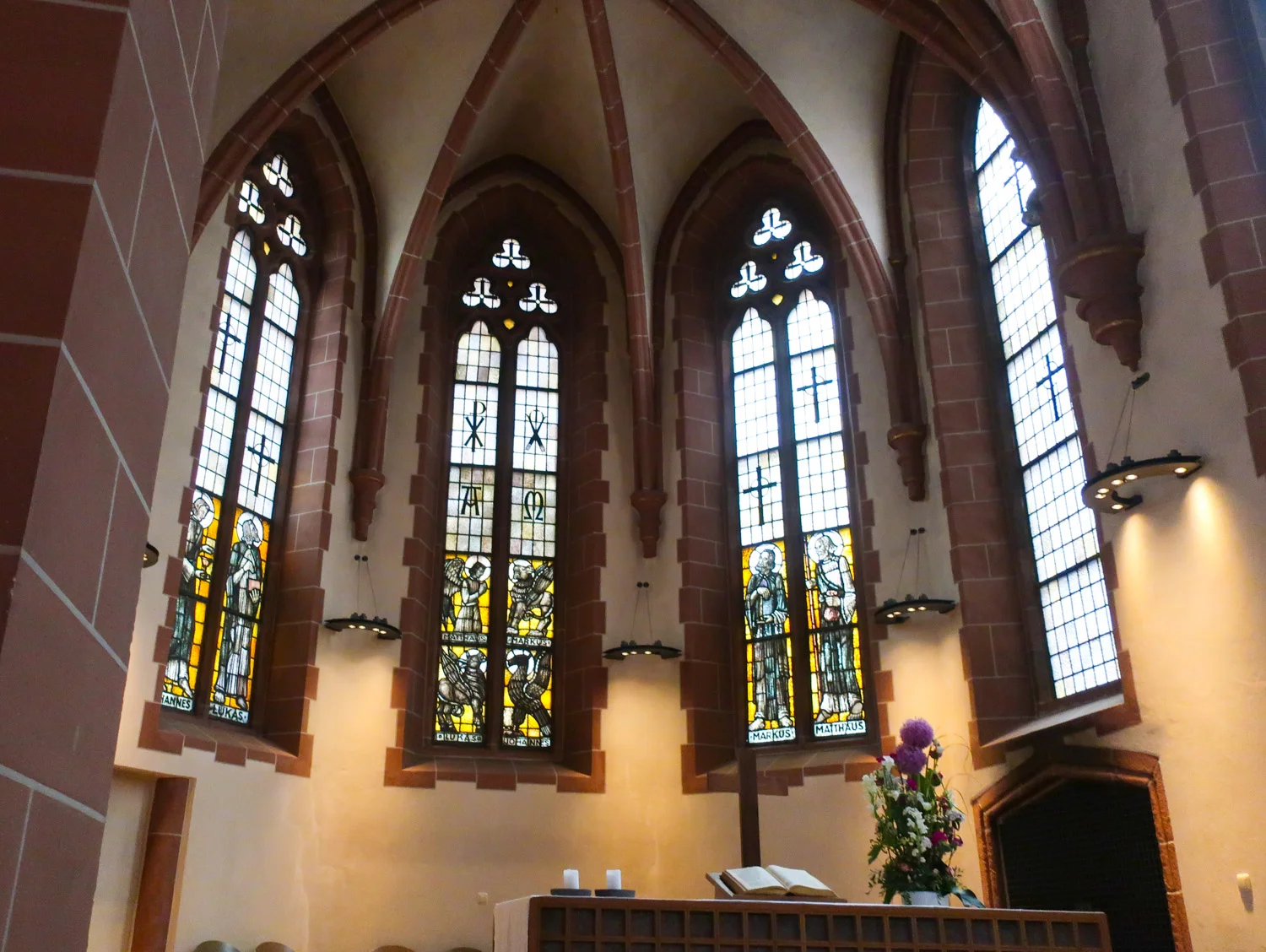Interior - Old St. Nicholas Church - Frankfurt Photo: Calvin Wood