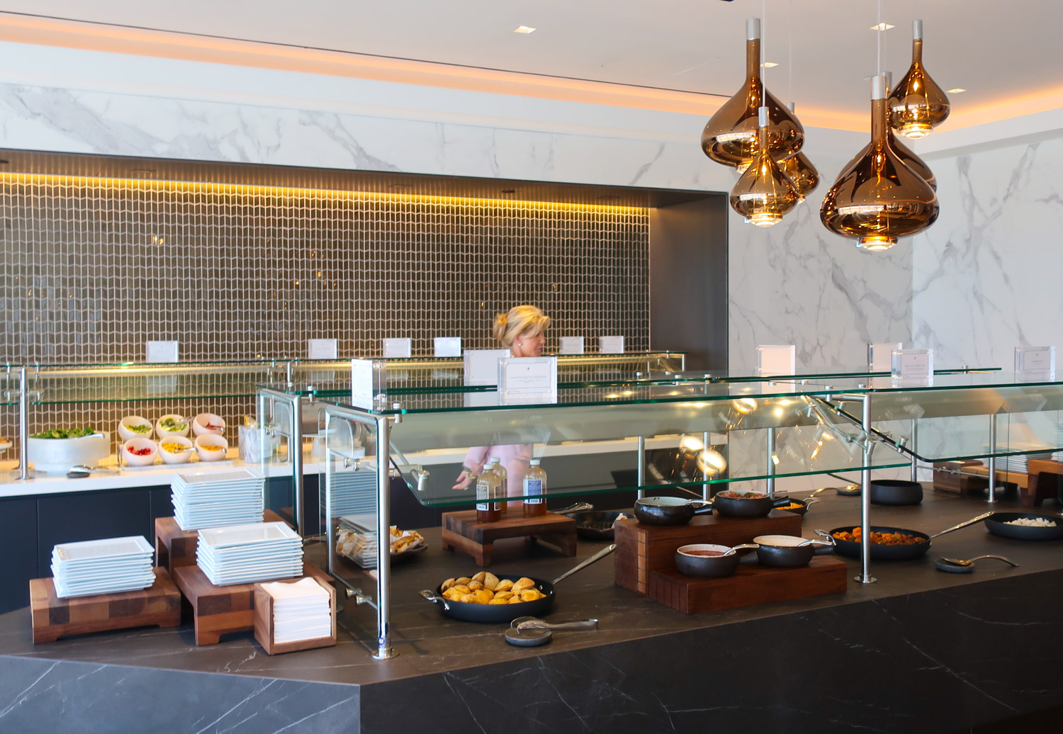 Buffet Area - United Polaris Lounge - Houston Photo: Calvin Wood