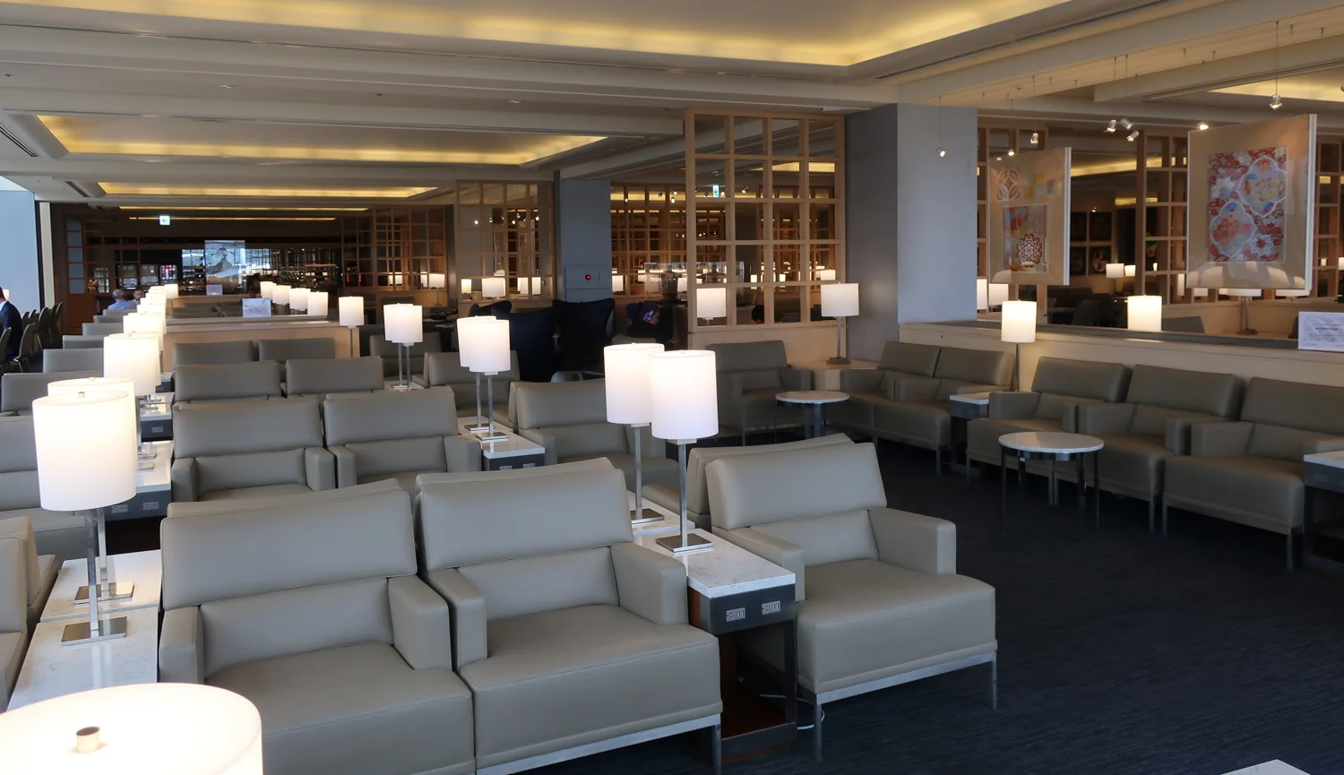 United Club - Narita Tokyo Photo: Calvin Wood
