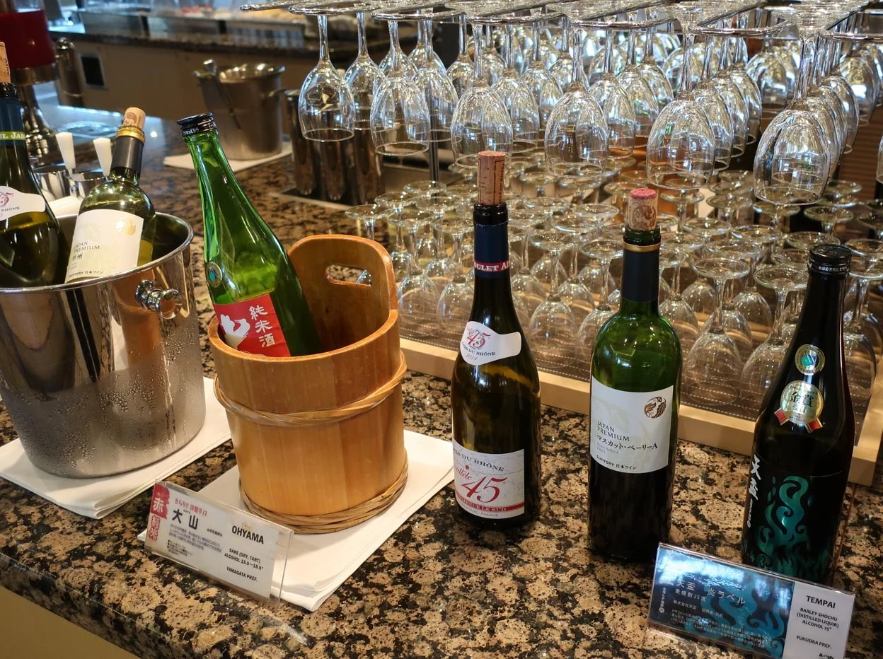 Wine, Sake & Shōchū - United Club Narita Photo: Calvin Wood