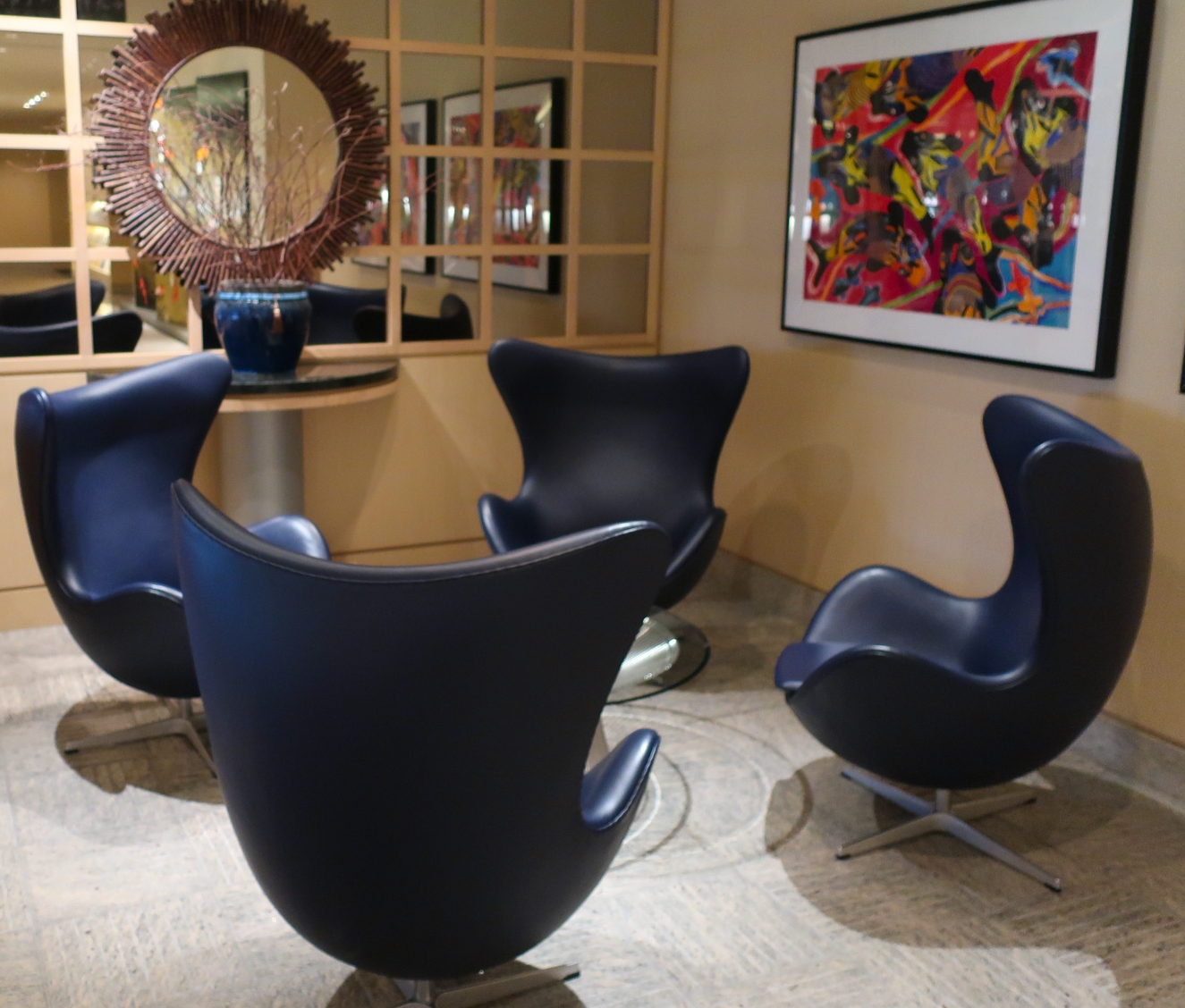 Mod Seating - United Club Tokyo Photo: Calvin Wood