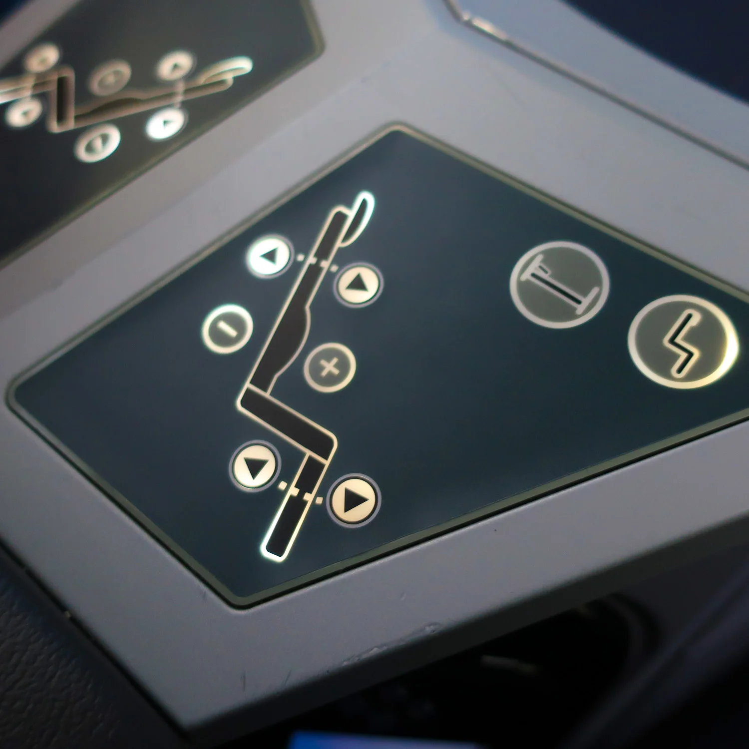 Seat Controls - United Business Class Boeing 787 Photo: Calvin Wood