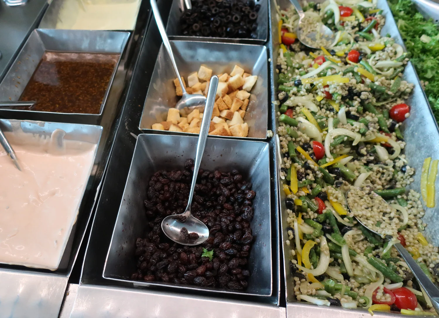 Salad Bar - Asiana Business Class Lounge - Seoul Photo: Calvin Wood