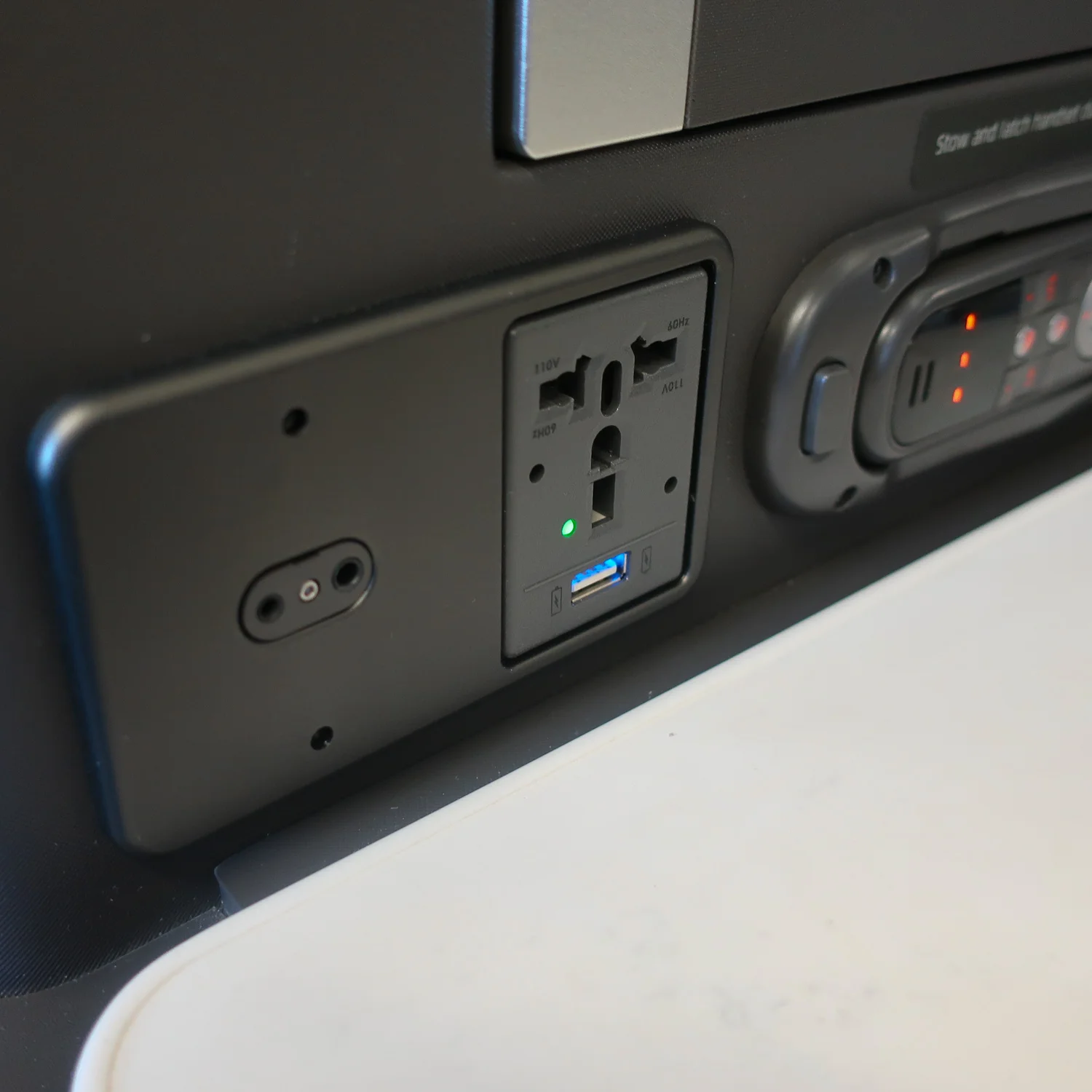 Power - United Polaris Business - B767 Photo: Calvin Wood