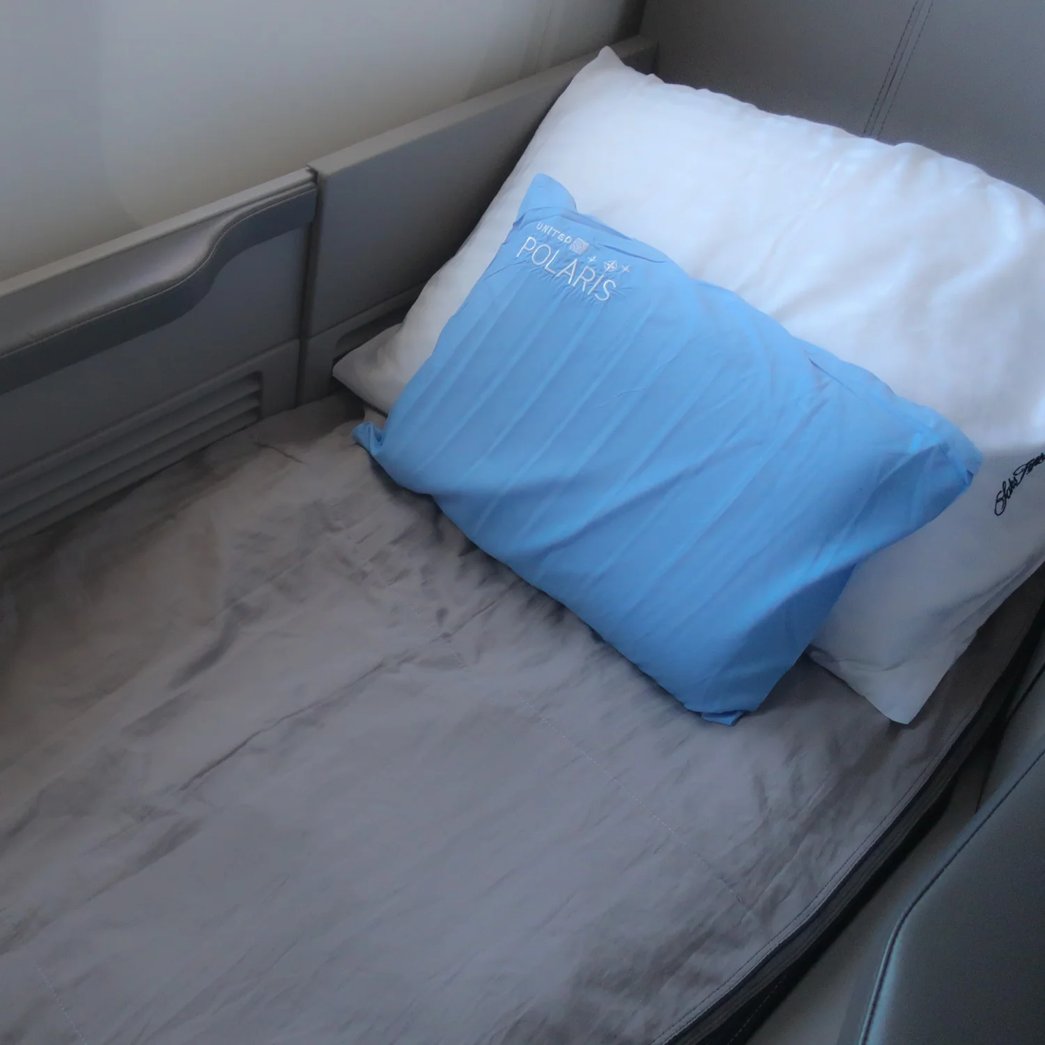 Bed Mode - United Polaris Business Class - B767 Photo: Calvin Wood