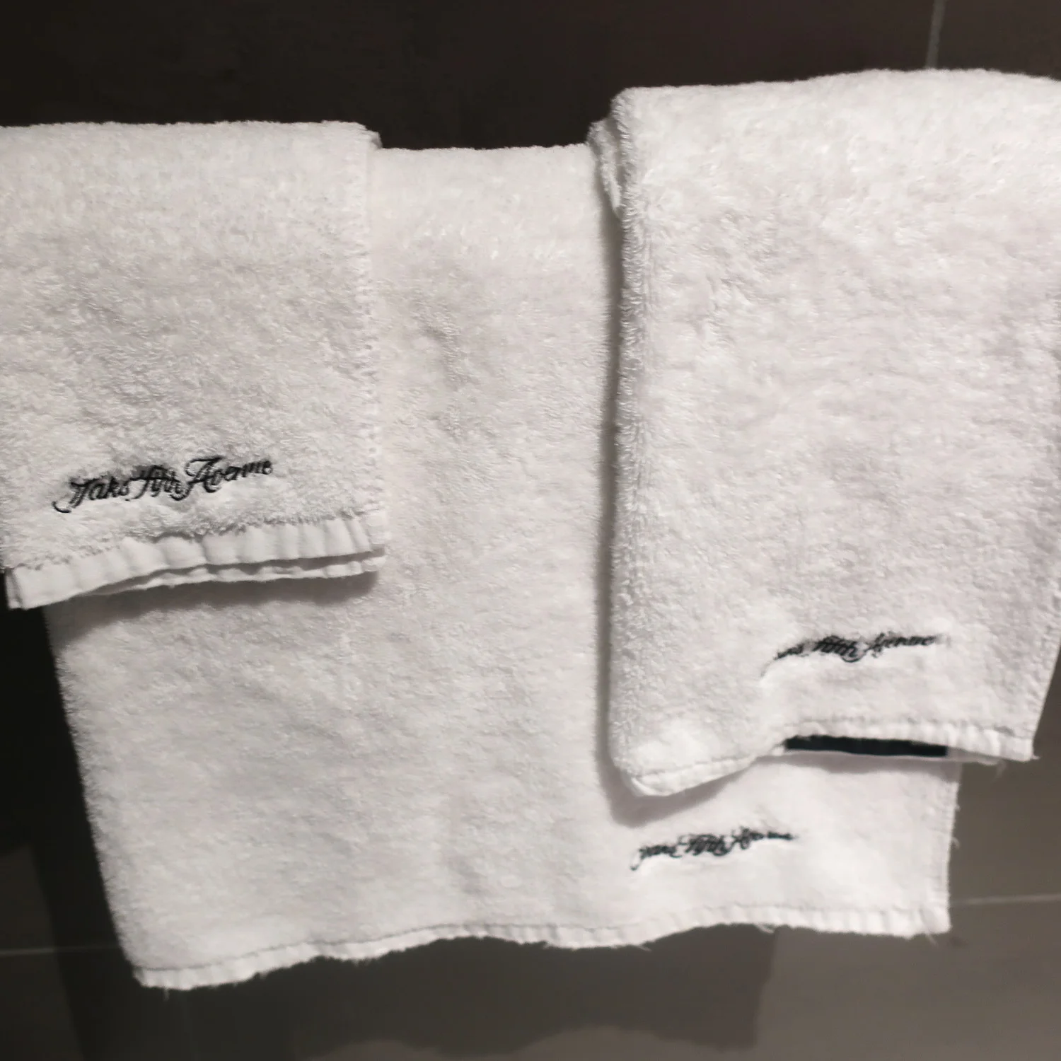 Sak’s Fifth Avenue Towels - United Polaris Lounge Photo: Calvin Wood