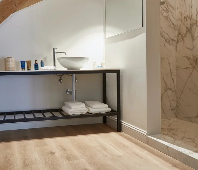 VV427_00807_ROOM.jpg