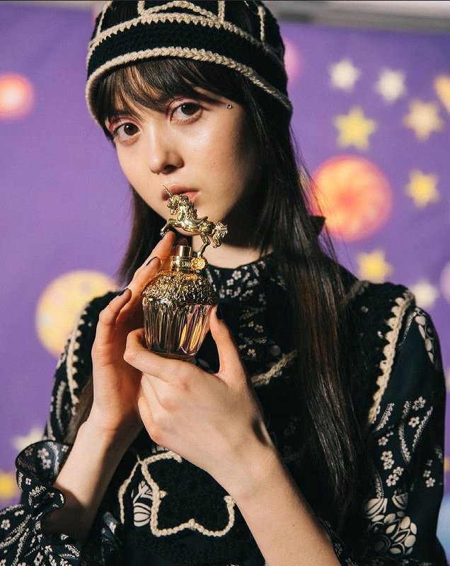  Anna Sui - Fall 2021 Hand Crochet Star Hat &amp; Sweater 