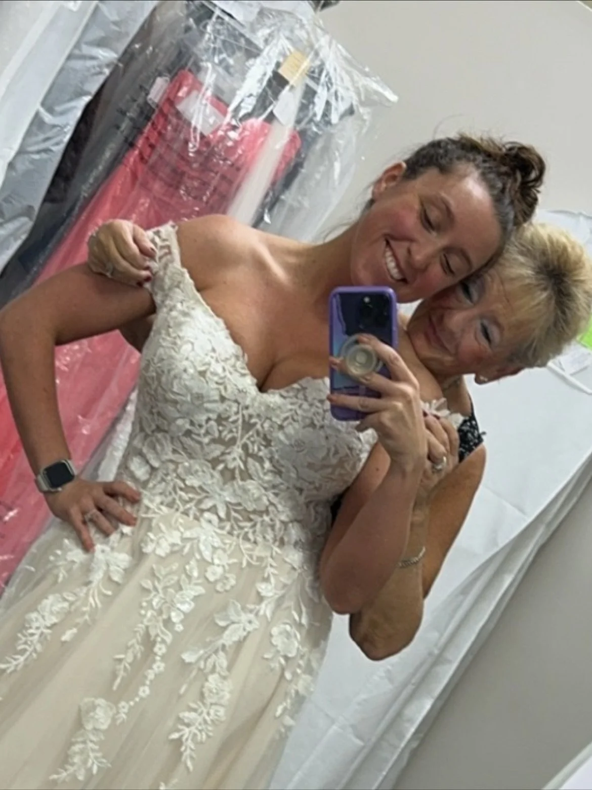 This is what happens when you truly fall in love with your brides 💍✨ Jessica, helping you find your dream dress was a joy we won’t forget. Moments like these are why we do what we do.
#julieallenbridals #newtownct #bridalshop #bridalboutique