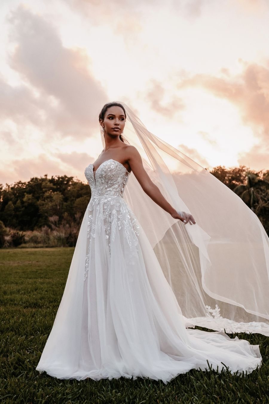 Our Favorite Wedding Dresses with Matching Bridal Veils - Pretty