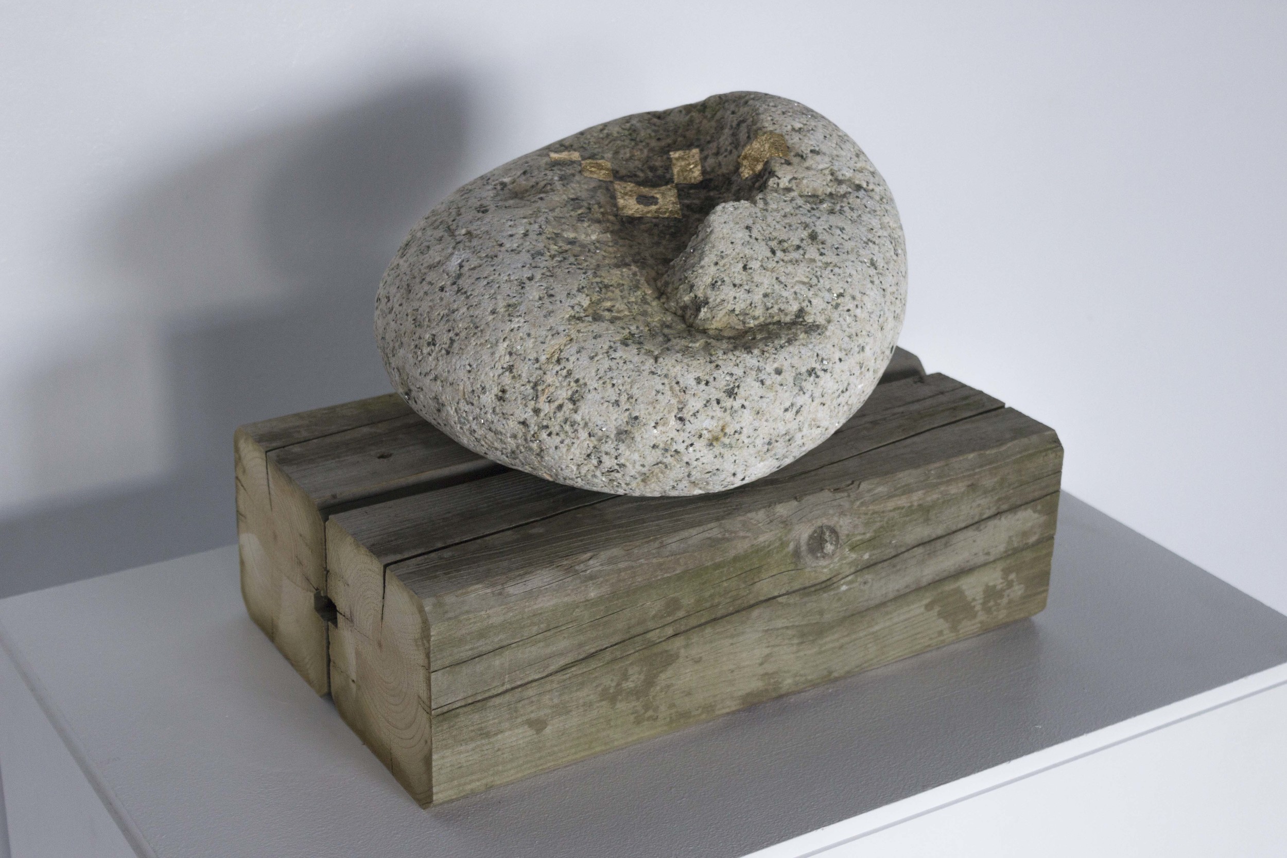 Vorspiele I , 2015, gold foil and polyurethane on granite with wooden supports, approx. 60 cm x 60 cm x 50 cm. 