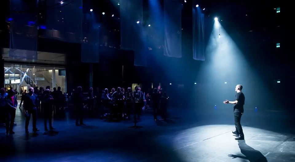 Guttorm holder musikkforedrag om orgelets historie, Orgelkraft, Stavanger Konserthus, 2016. Foto: Bo Randullf.