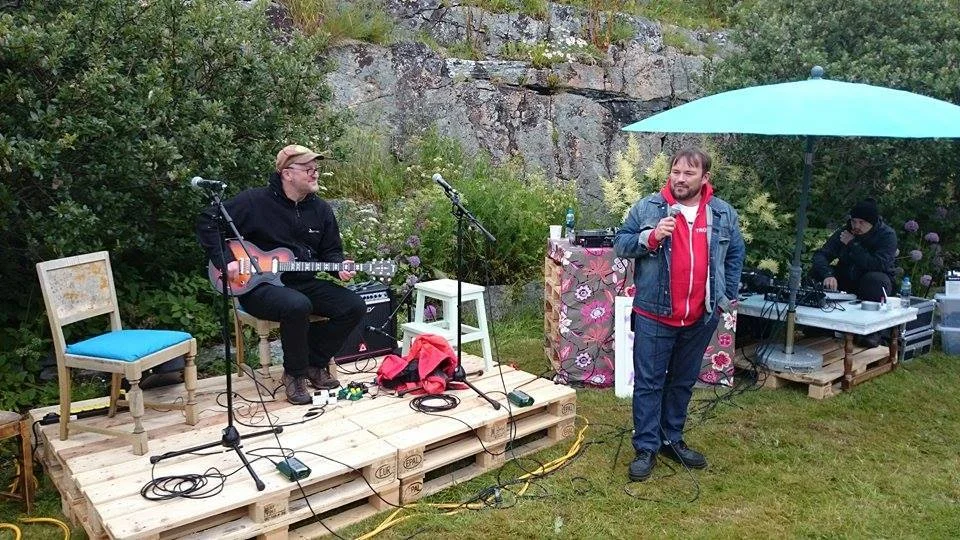 Guttorm spiller konsert med Mikkel Gaup på joik, på LØNSJFEST på Trænafestivalen, 2015