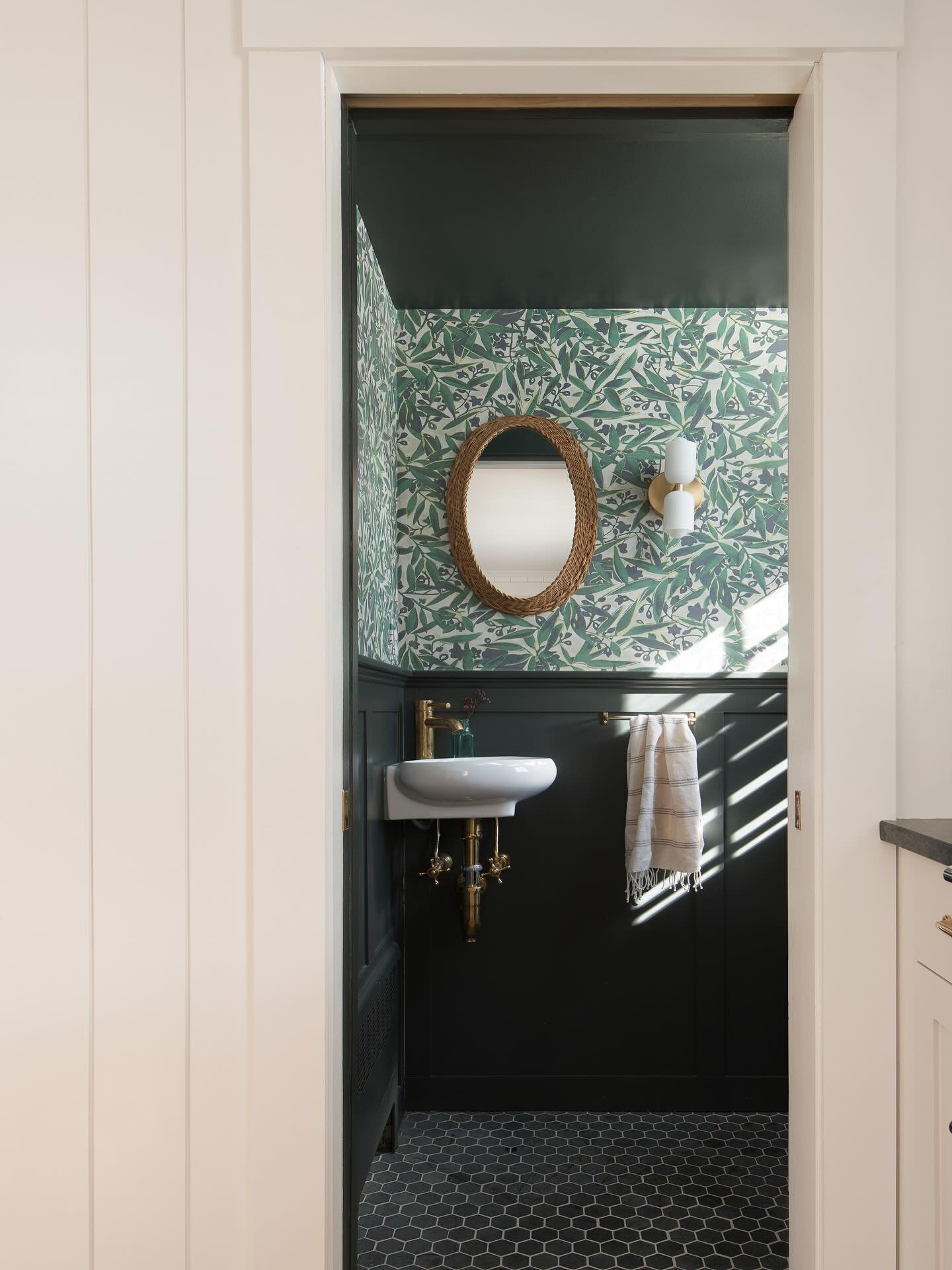 Sunny summer mornings and the cutest powder room // #thayerdesignstudio