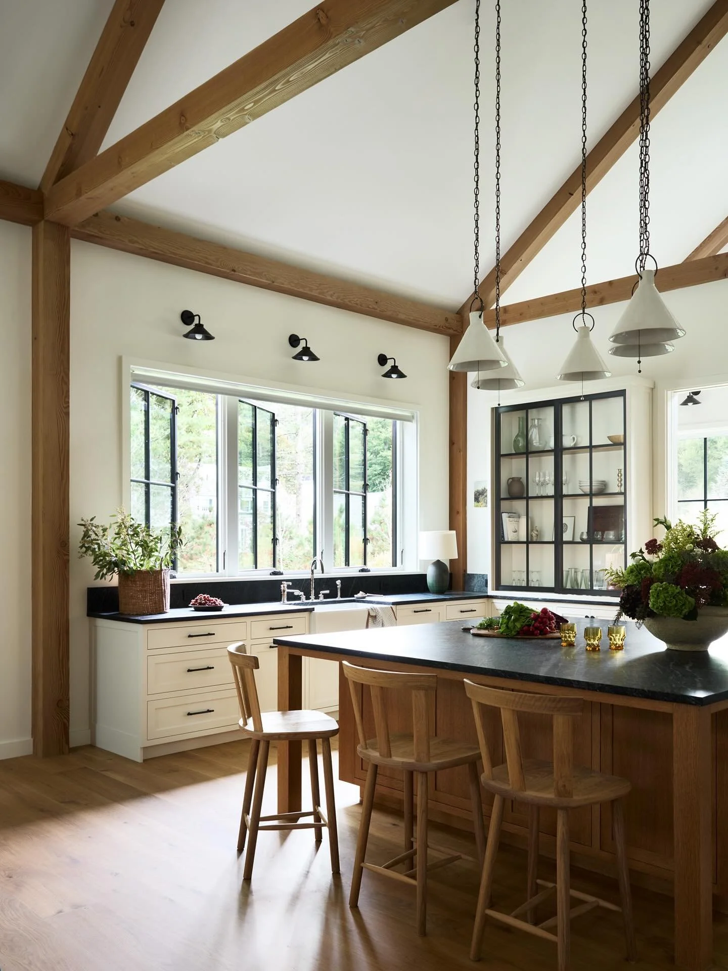 Leaving this right here . . . So many things to love about this kitchen. #thayerdesignstudio 
#kitchendesign 
#newenglandhome
#thoughtformsbuilders
