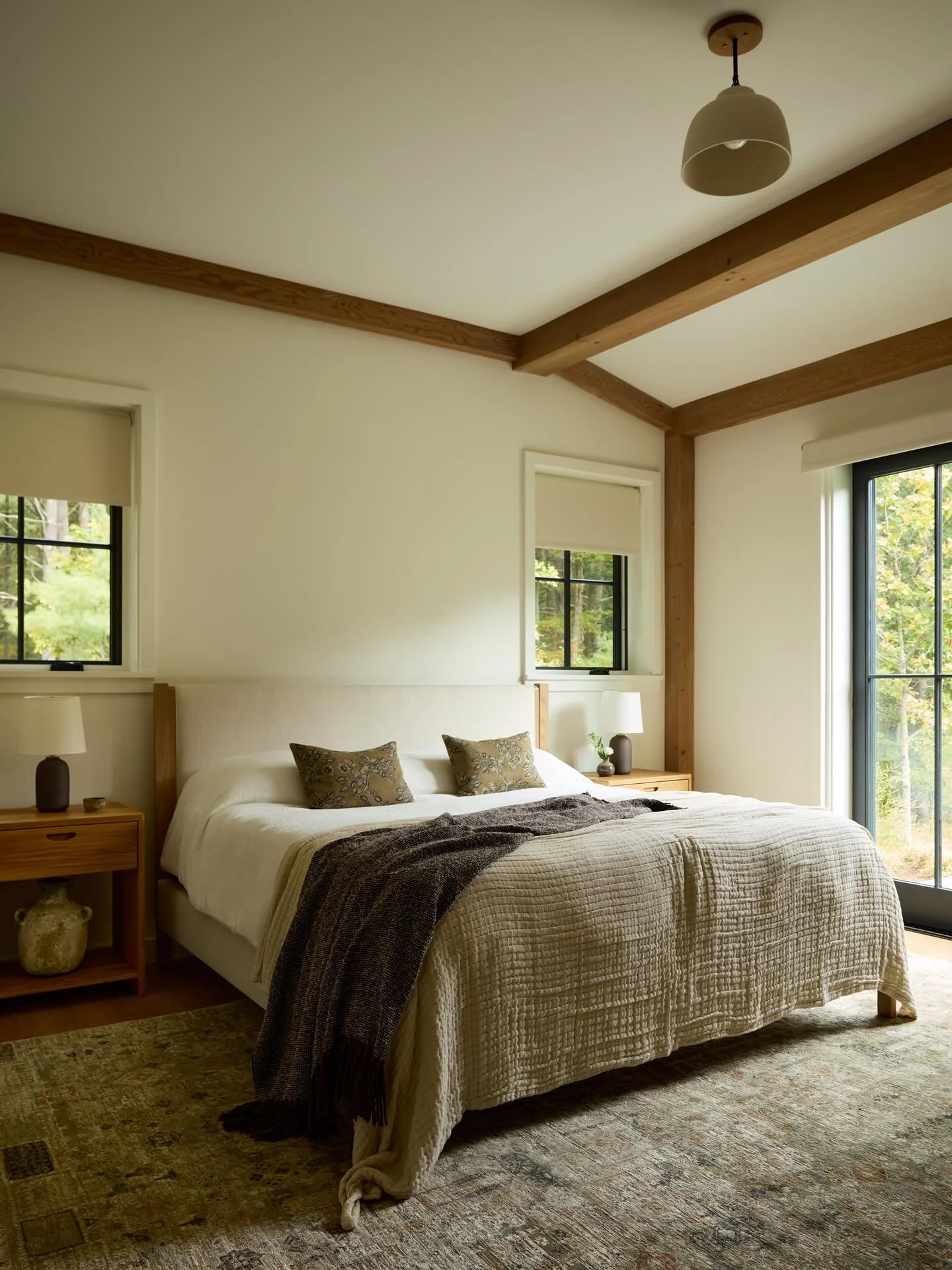 Rainy fall day in New England calls for a cozy bedroom // concord project as seen in @nehomemagazine 
#thayerdesignstudio
#thoughtformsbuilders