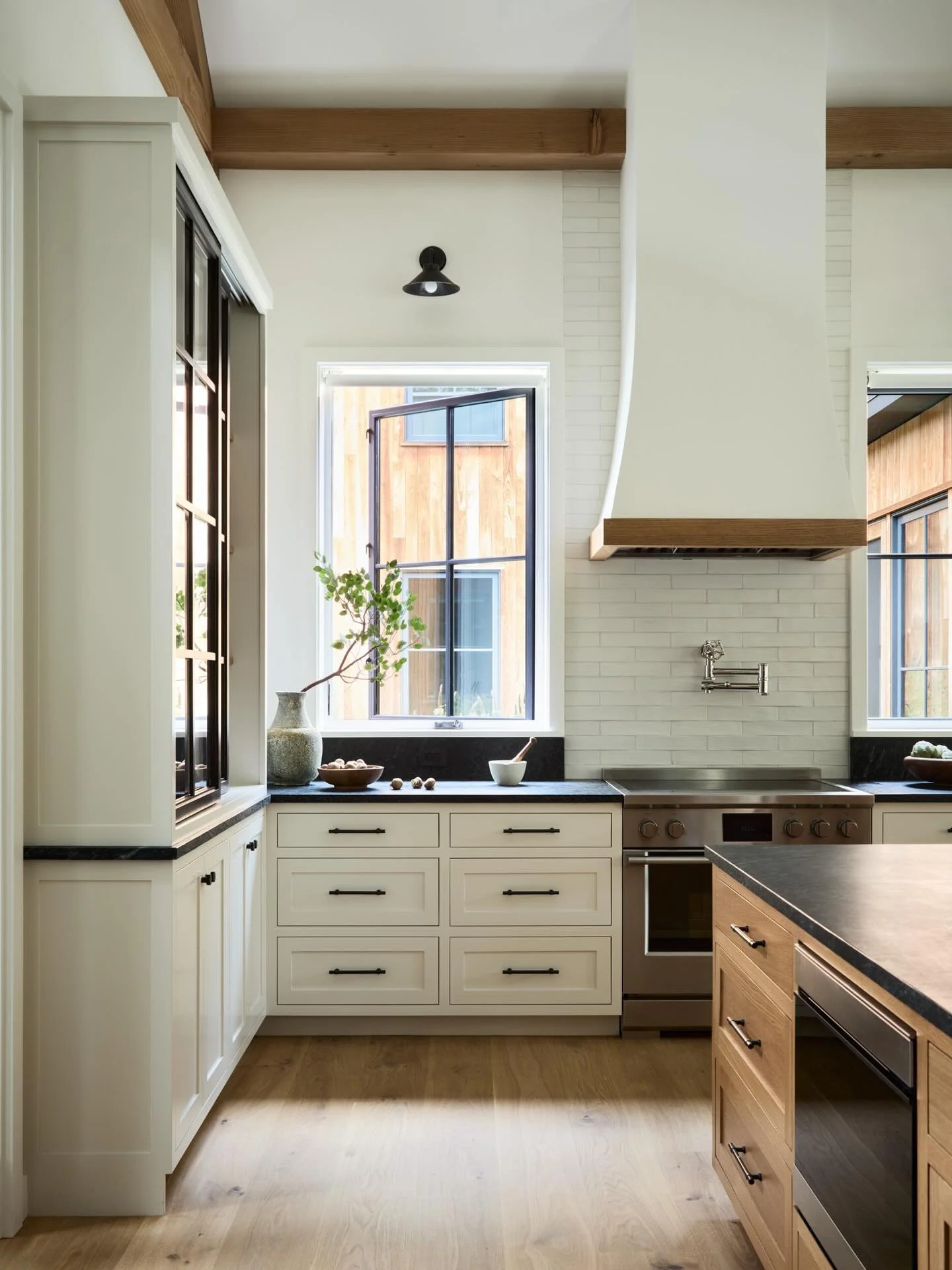 Always a favorite - the kitchen from our Concord project with #thoughtformsbuilders @neubauerennis