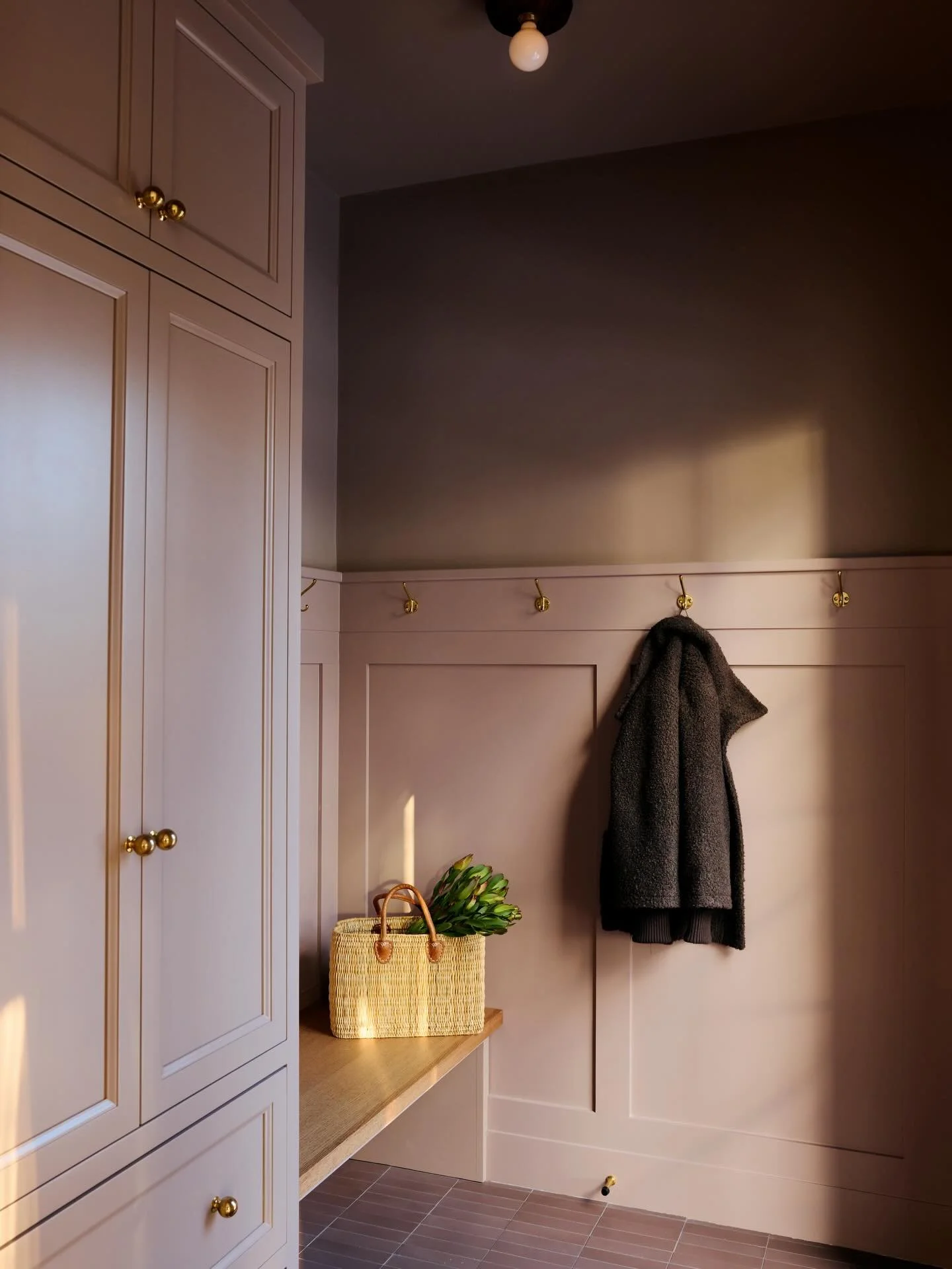 Is spring actually mudroom season? Every type of shoe and coat is out in my house these days with the swing in weather. 
This mudroom from our w concord project was small but mighty and color drenched to make hanging your coat feel cool. :)
#thayerde