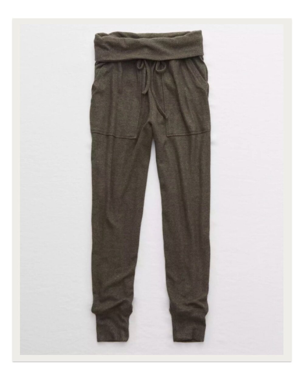 The details on these Aerie plush joggers give them a street-acceptable look while still maintaining a high cozy level. This color in particular looks so elevated in comparison to your average sweatpants.