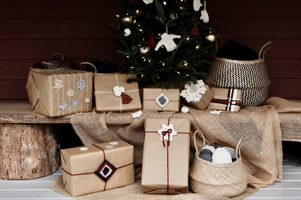 Yarn Decor for the Holidays by Two of Wands