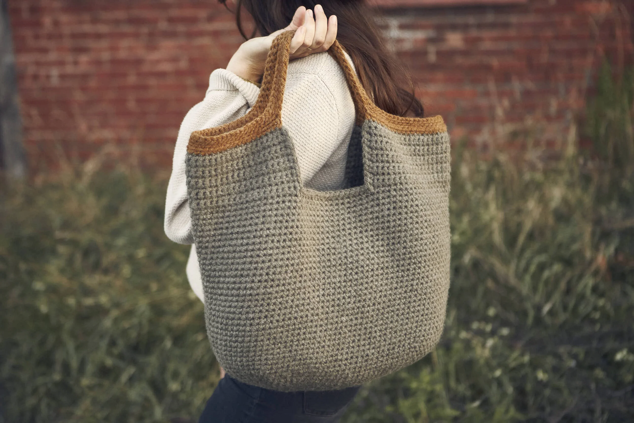 Hue + Me: Huntington Carryall FREE Crochet Pattern — Two of Wands