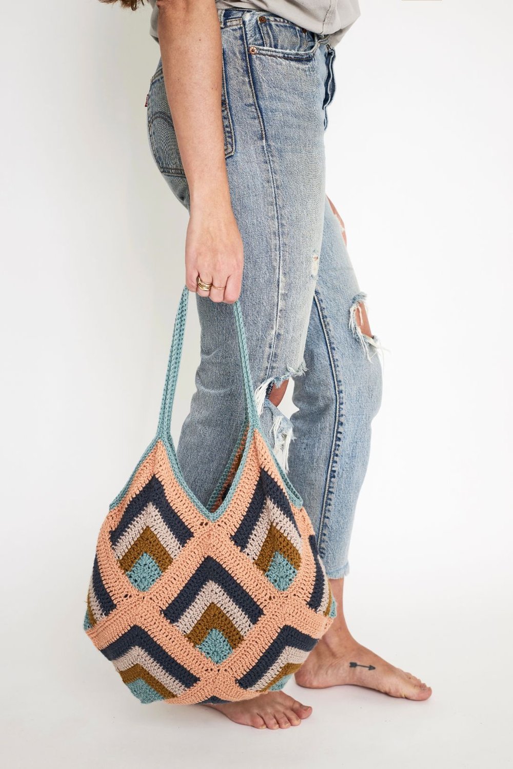 Two of Wands . French Market Tote. White is Bernat handicrafter yarn.  Purple is Lion Brand 24/7 cotton. Blue is Lion Brand Coboo yarn in denim :  r/crochet