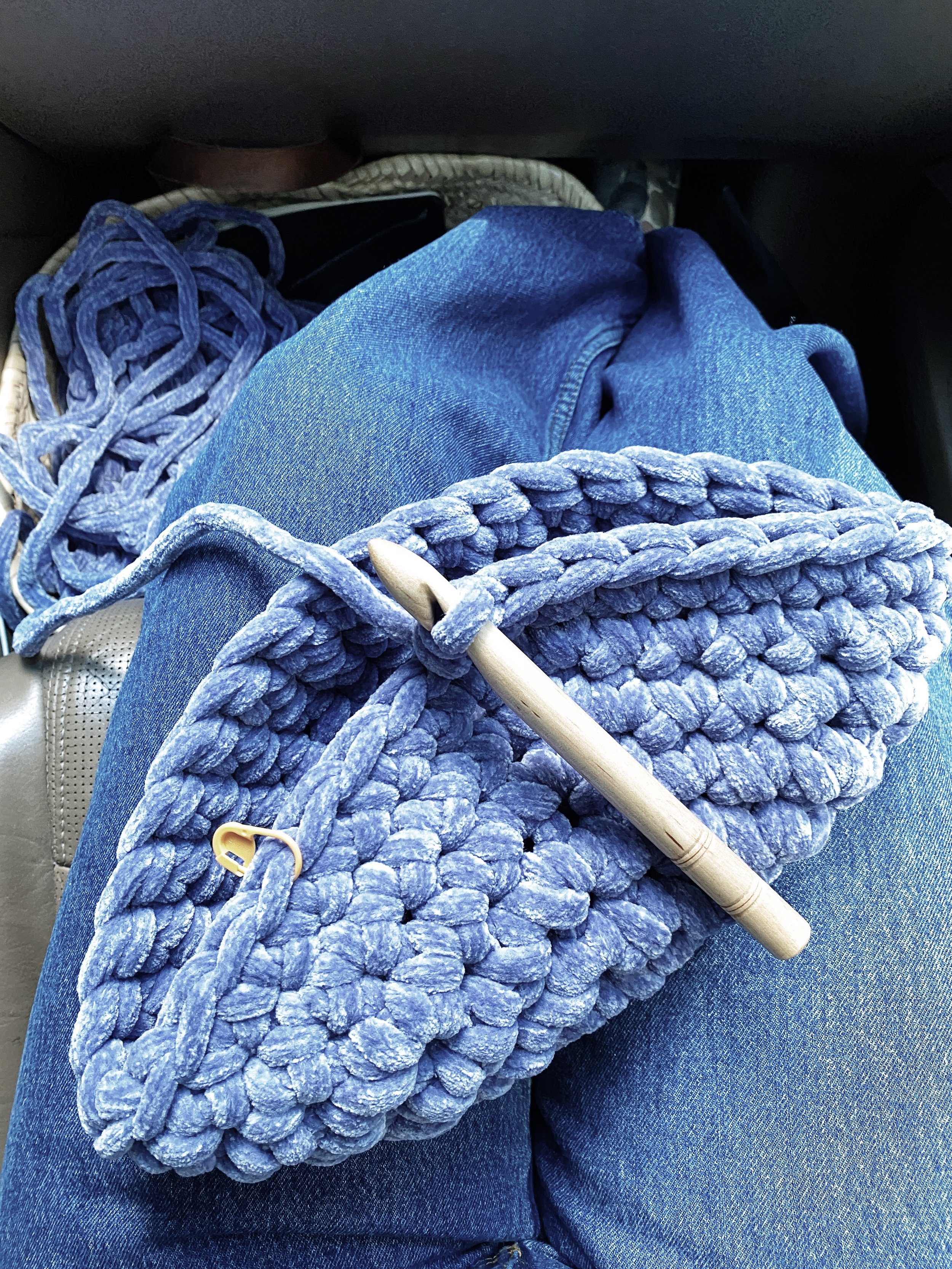 Fʀɪᴛᴢɪᴇ ᴍᴀᴅᴇ - LV Tapestry Crochet on Flat Materials: Tiny