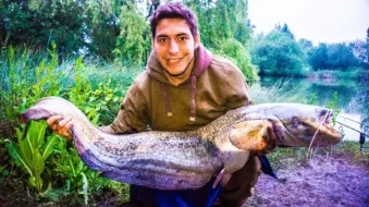 Jamie Selby with his Cat weighing 40lbs 90zs.
