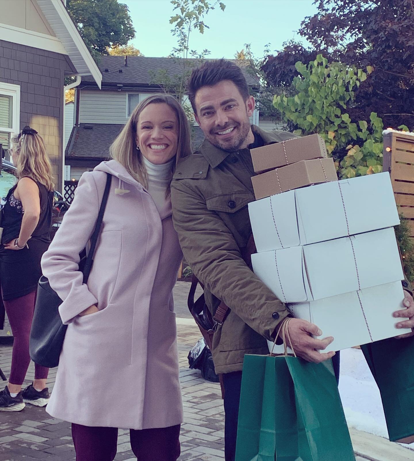 When I Think Of Christmas premieres tonight on @hallmarkchannel! Don&rsquo;t panic, @jonathandbennett is bringing the chocolate frosted cookies 🍪#CountdownToChristmas #Hallmark