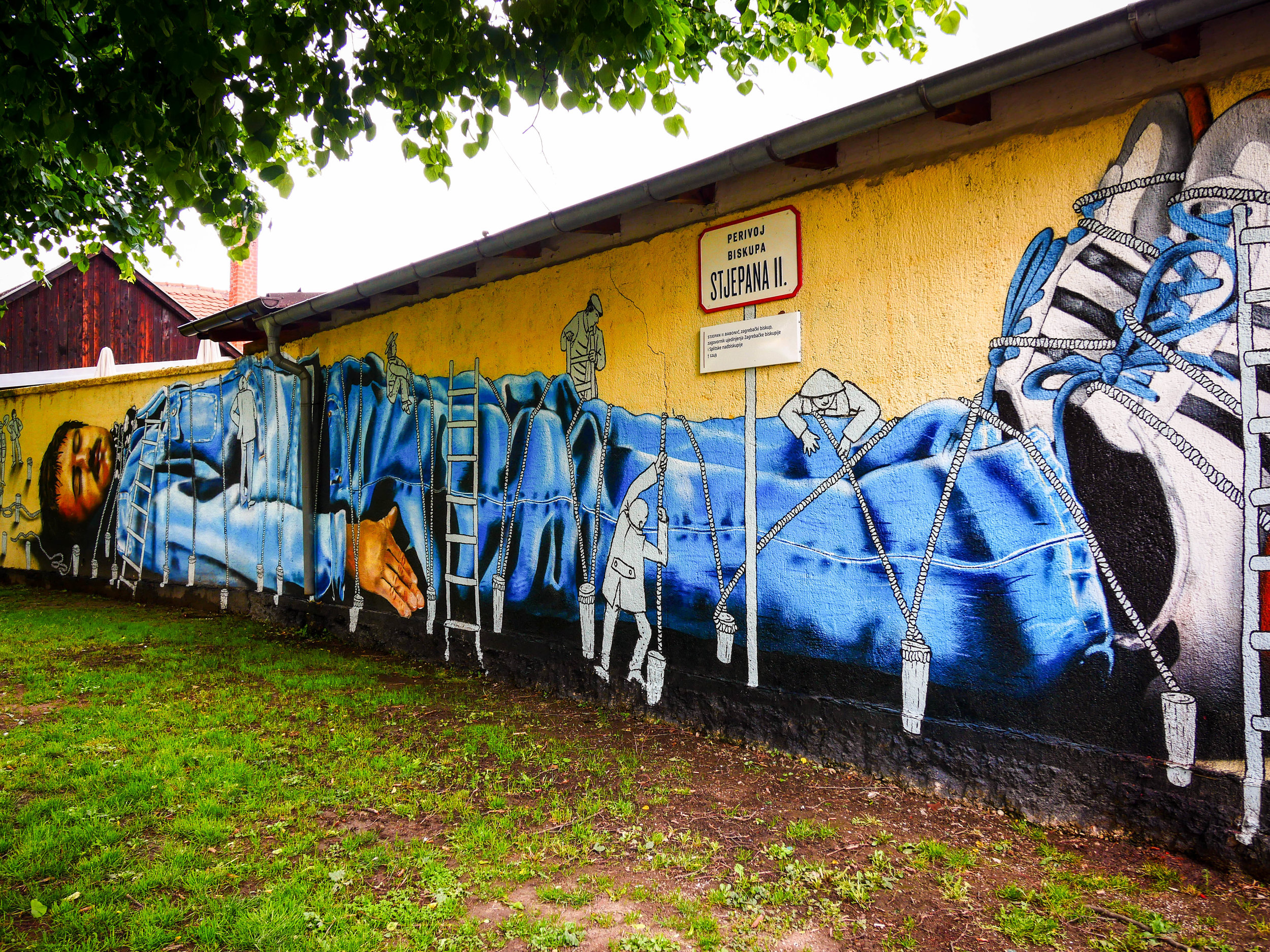 "Gulliver" by artists Boris Bare and Dominik Vuković at Opatovina Park. You can read more about it here . 