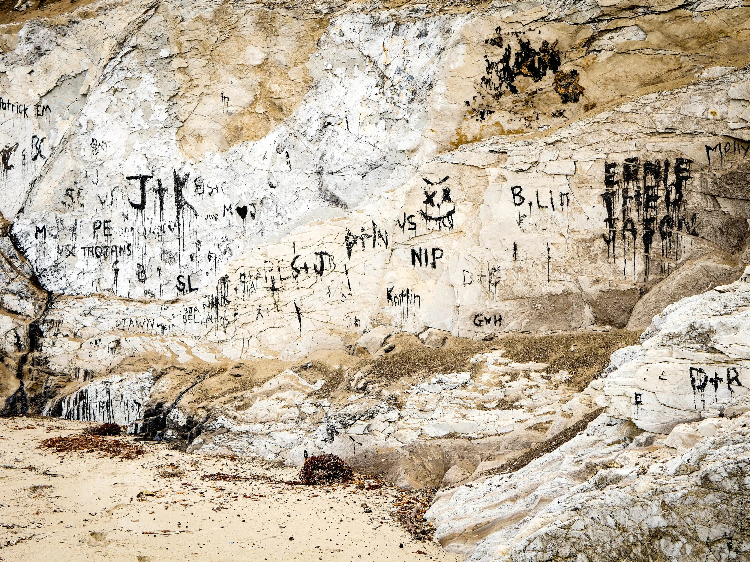 Tar graffiti at Tar Pit Beach. A look into the graffiti of the post-apocalypse.