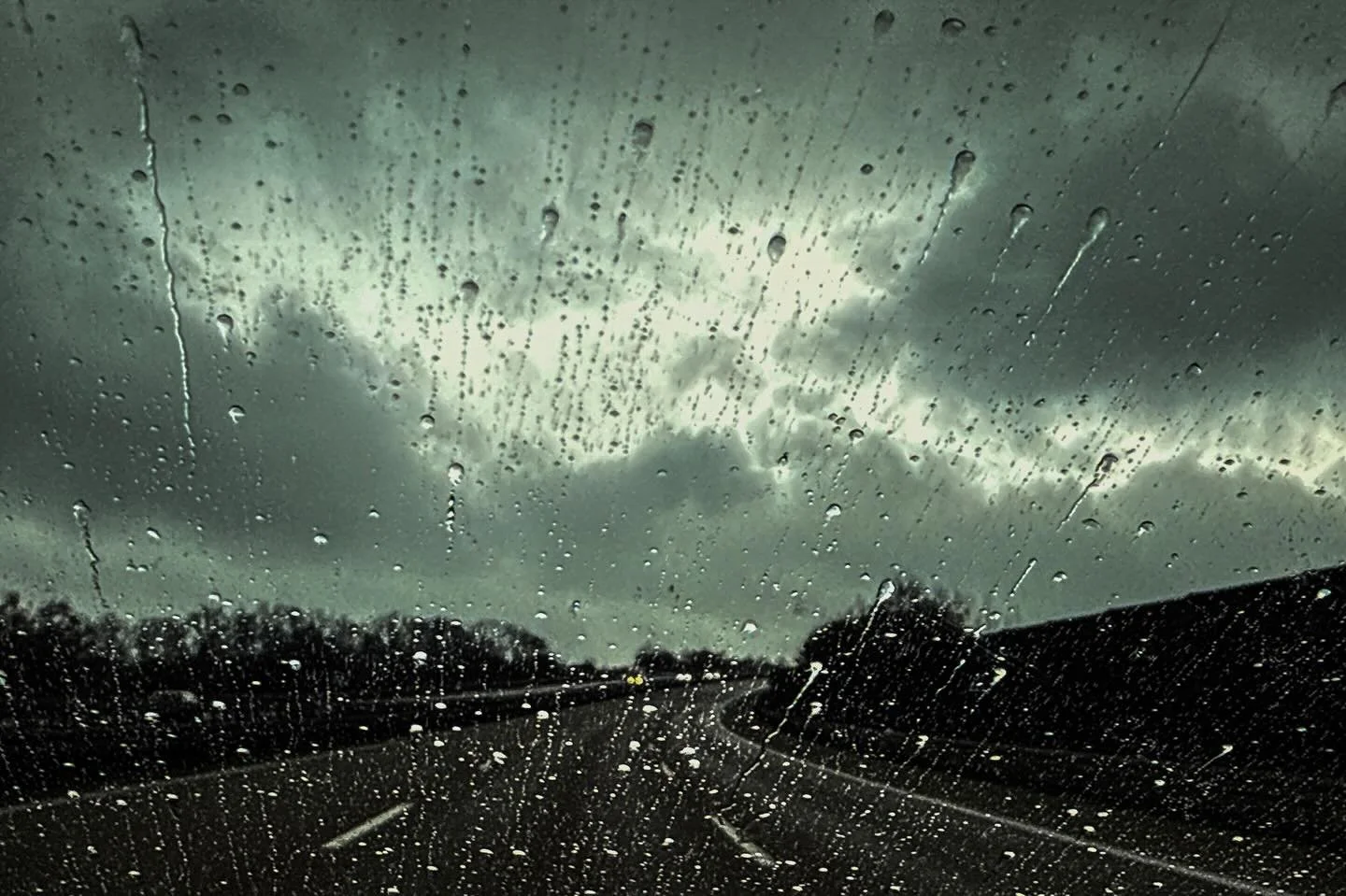 20260421 fobeel #fotografik_zaengerlein # Gewitterhagel Stum Regen Berlin Ellefeld R&uuml;ckreise  im Einsatz iPhone16Pro Max und mal Gelegenheit zu filmen und zu fotografieren # photoart contemporaryart digitalart# ein erfreuliches Experiment #Dankb