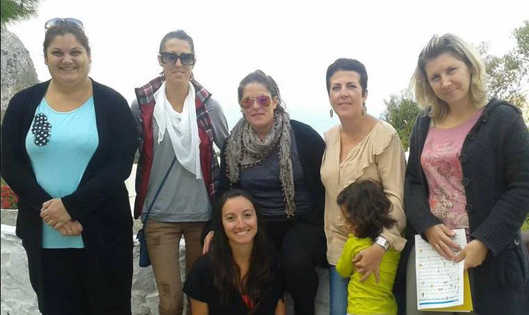 Volunteers in Aegiali: Anastasia Voulgaridi (second from the left) and Efi Pavlidou (third from left) with the teachers from the schools. We want to thank all teachers for their hospitality and especially the director Maria Anagnostou (fourth from the left) who opened the doors of the schools with great willingness.