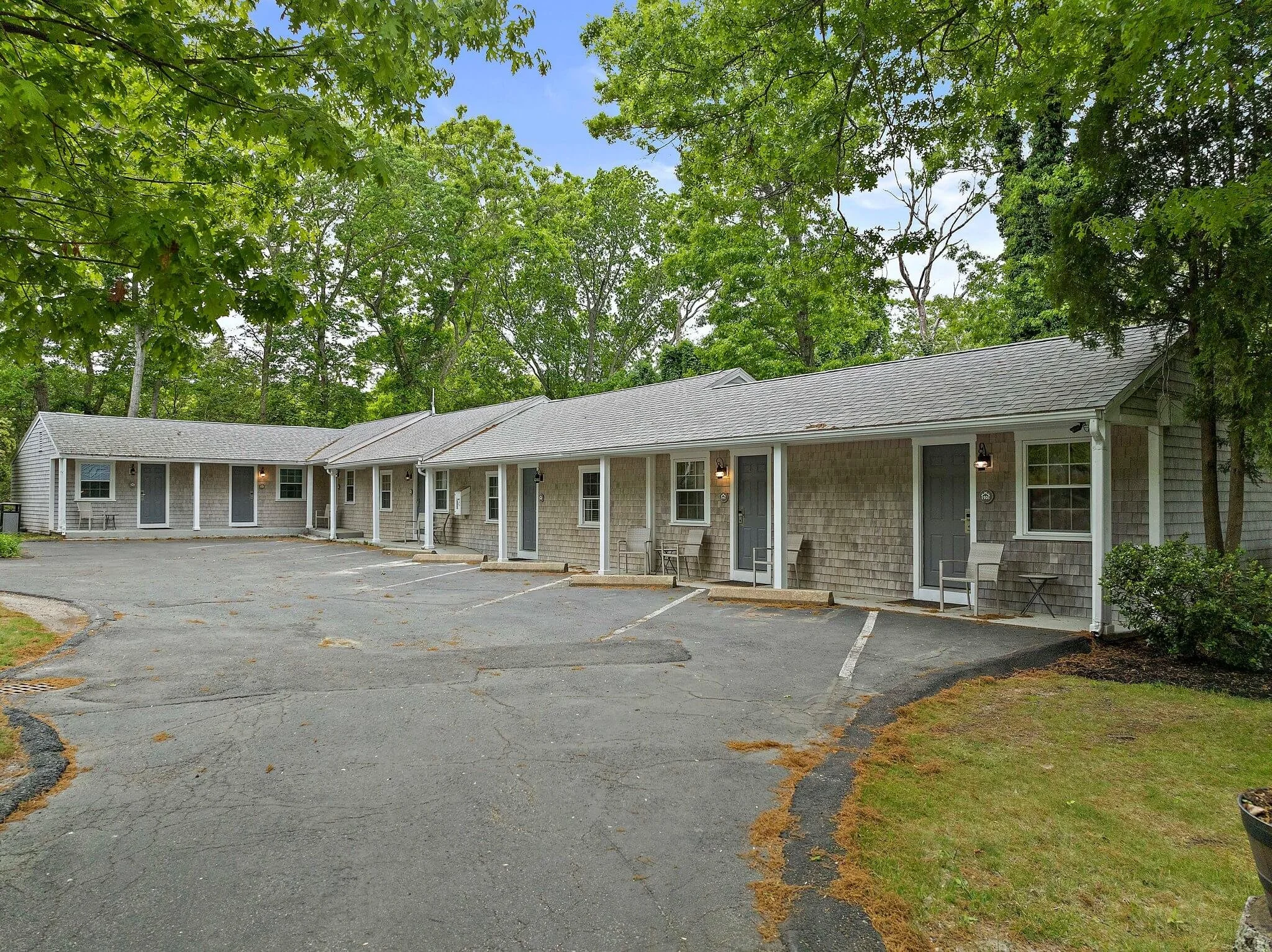 Sandwich Inn Exterior.jpg