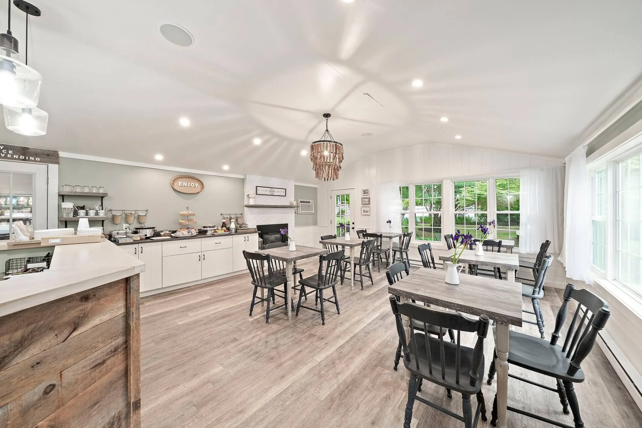 Sandwich Inn Dining Area.jpg