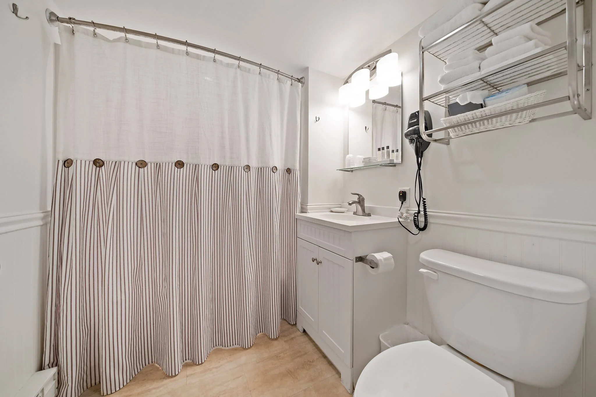 Sandwich Inn and Suites Bathroom.jpg