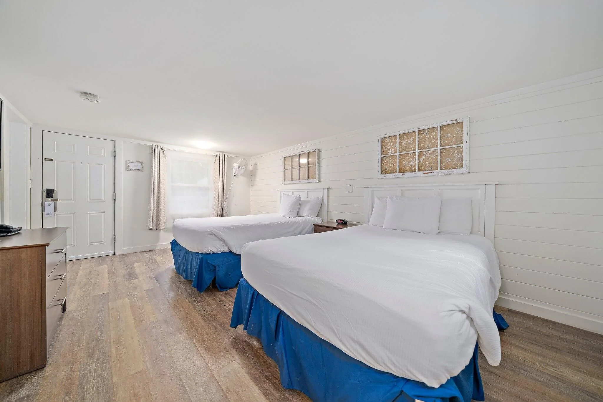 Sandwich Inn Double Room.jpg