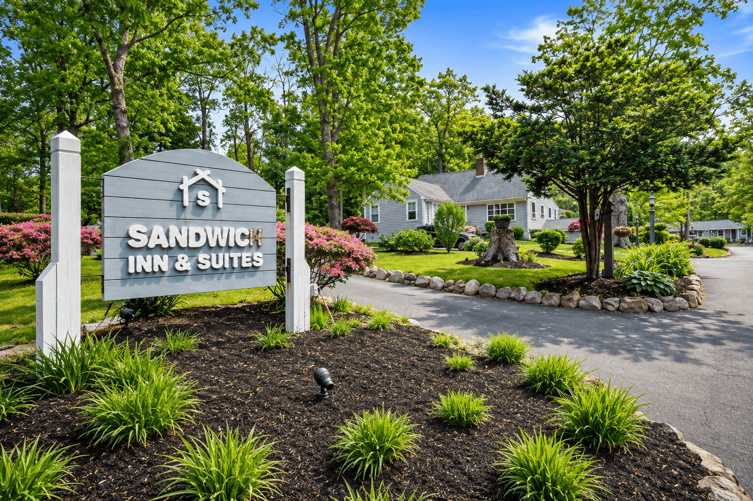 Sandwich Inn and Suites Enterance.png