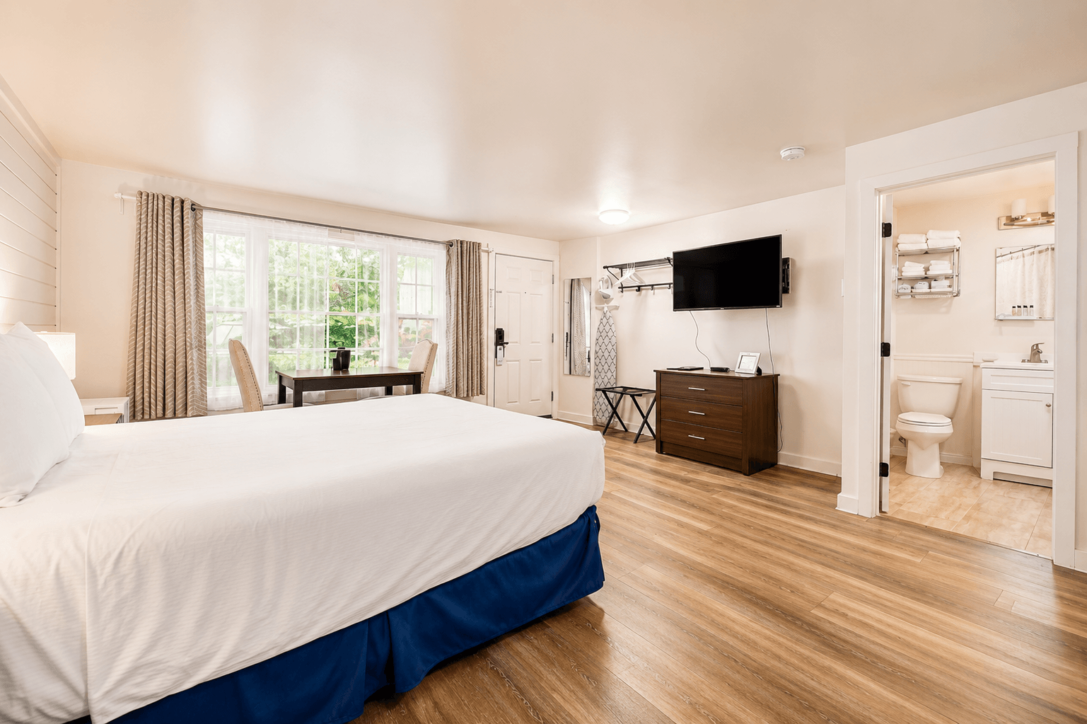 Sandwich Inn and Suites Signle Room.png