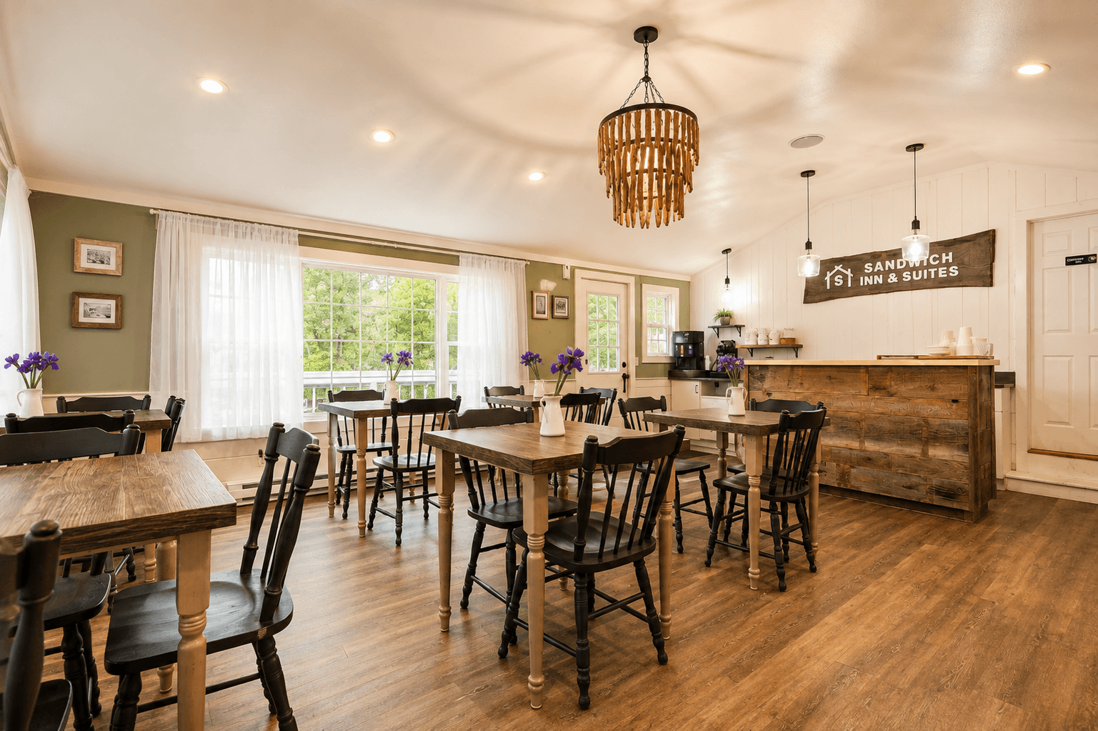 Sandwich Inn and Suites Breakfast Area.png