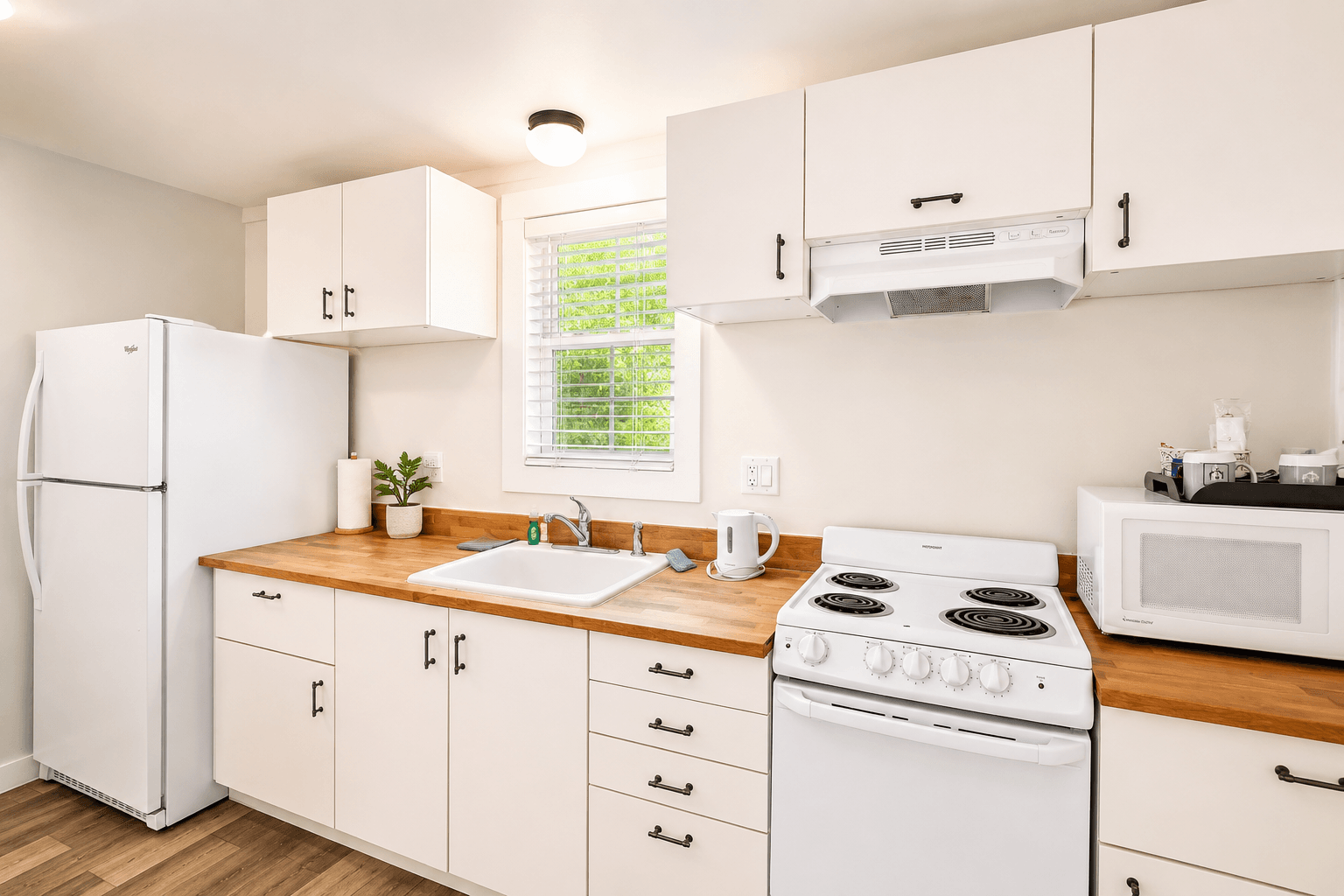 Sandwich Inn and Suites Kitchen.png