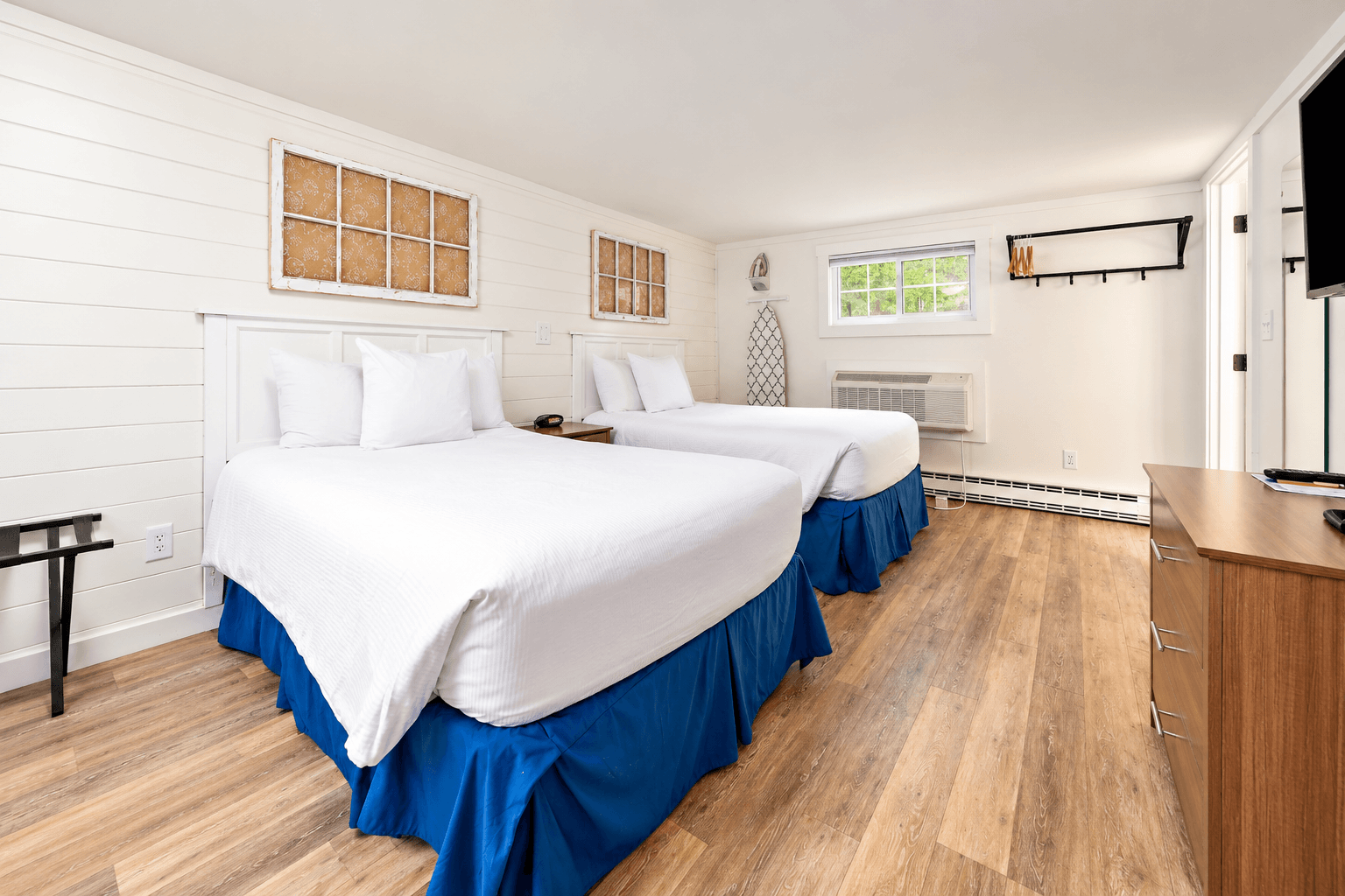 Sandwich Inn and Suites Double Room.png