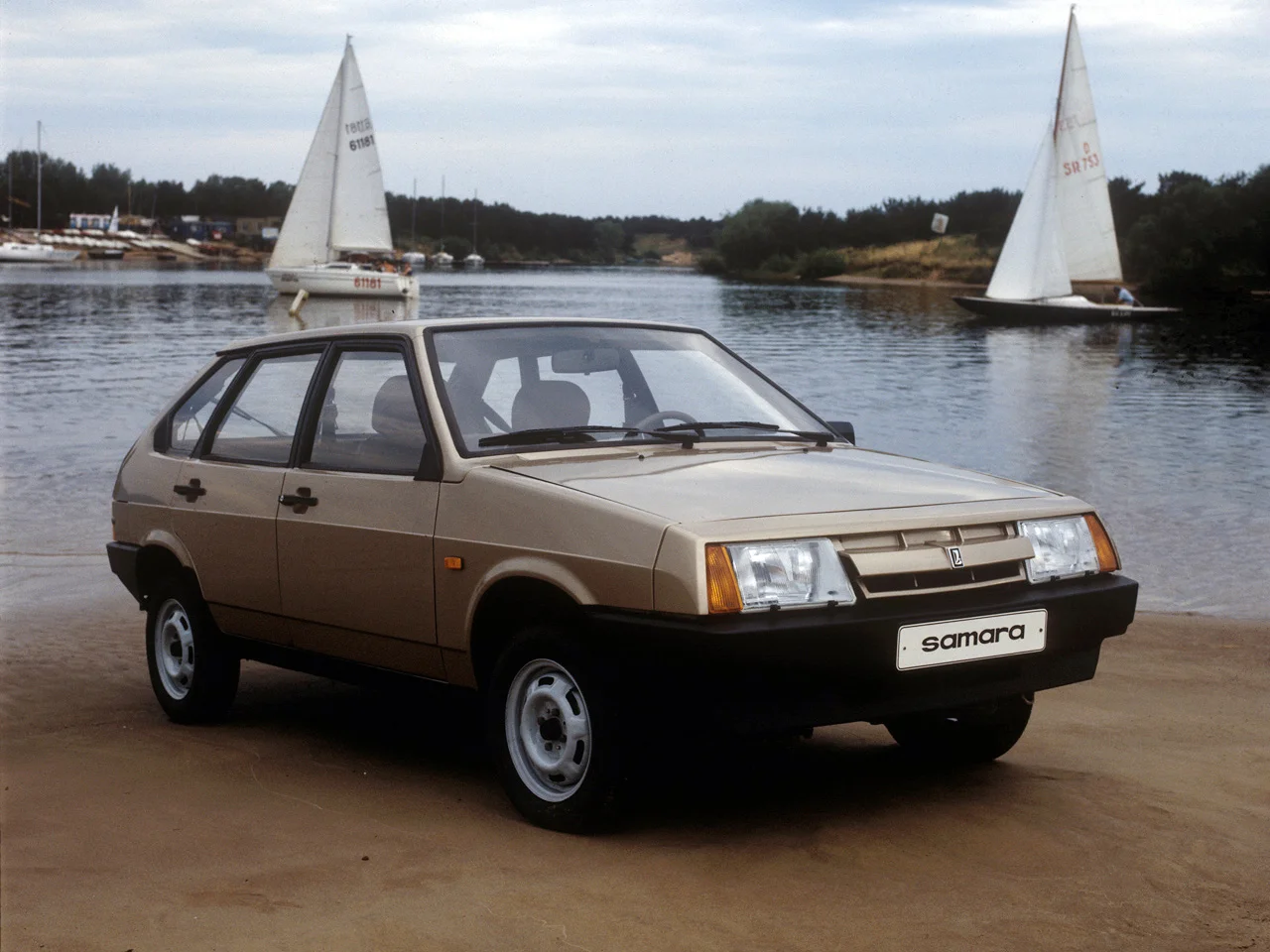 This is what my Lada Samara looked like. Stunning!