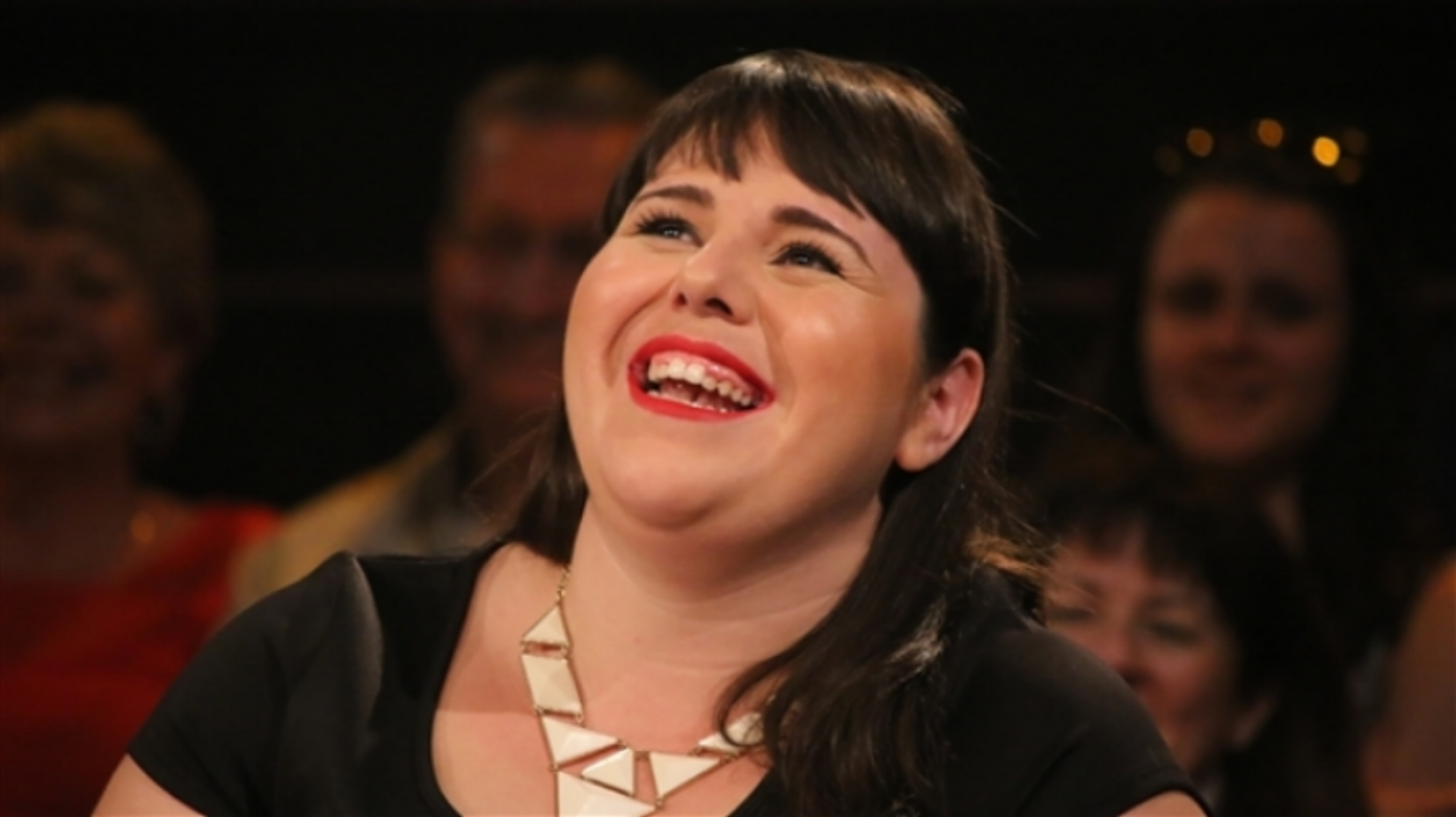 Julie qui brille à Pénélope.