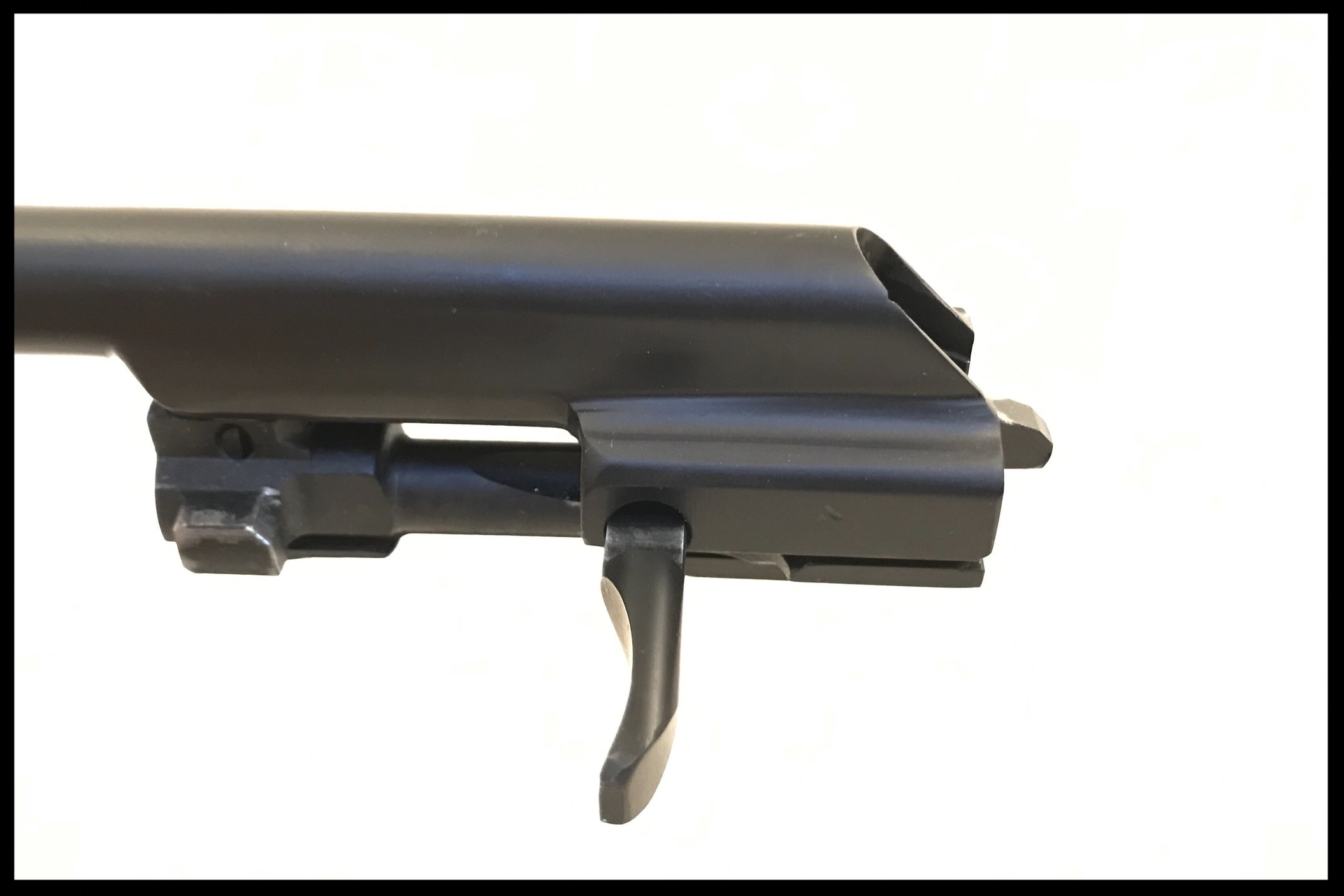 Left Sided Charging The removable left side charging handle is retained by the hardened steel guide rails ensuring long term durability. Charging handle can only be removed after the weapon is disassembled .